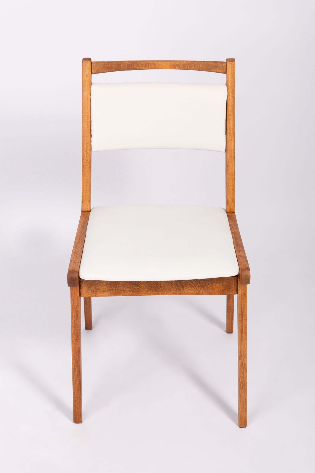 photo for sale Set Van Drie 20e Eeuwse Fluwelen Stoelen In Blauw, Wit En Rood – Polen, Ca. Jaren 1960