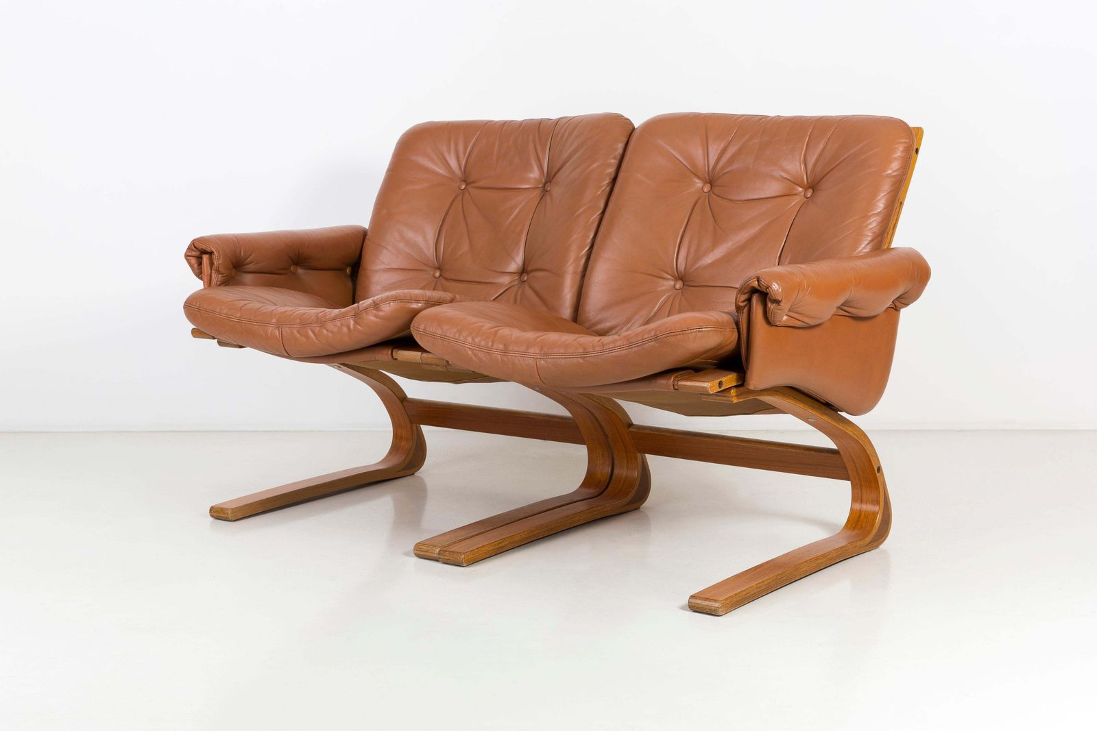 20th Century Teak Wood Kengu Sofa, Elsa & Nordahl Solheim For Rybo Rykken, 1970s photo vinterior