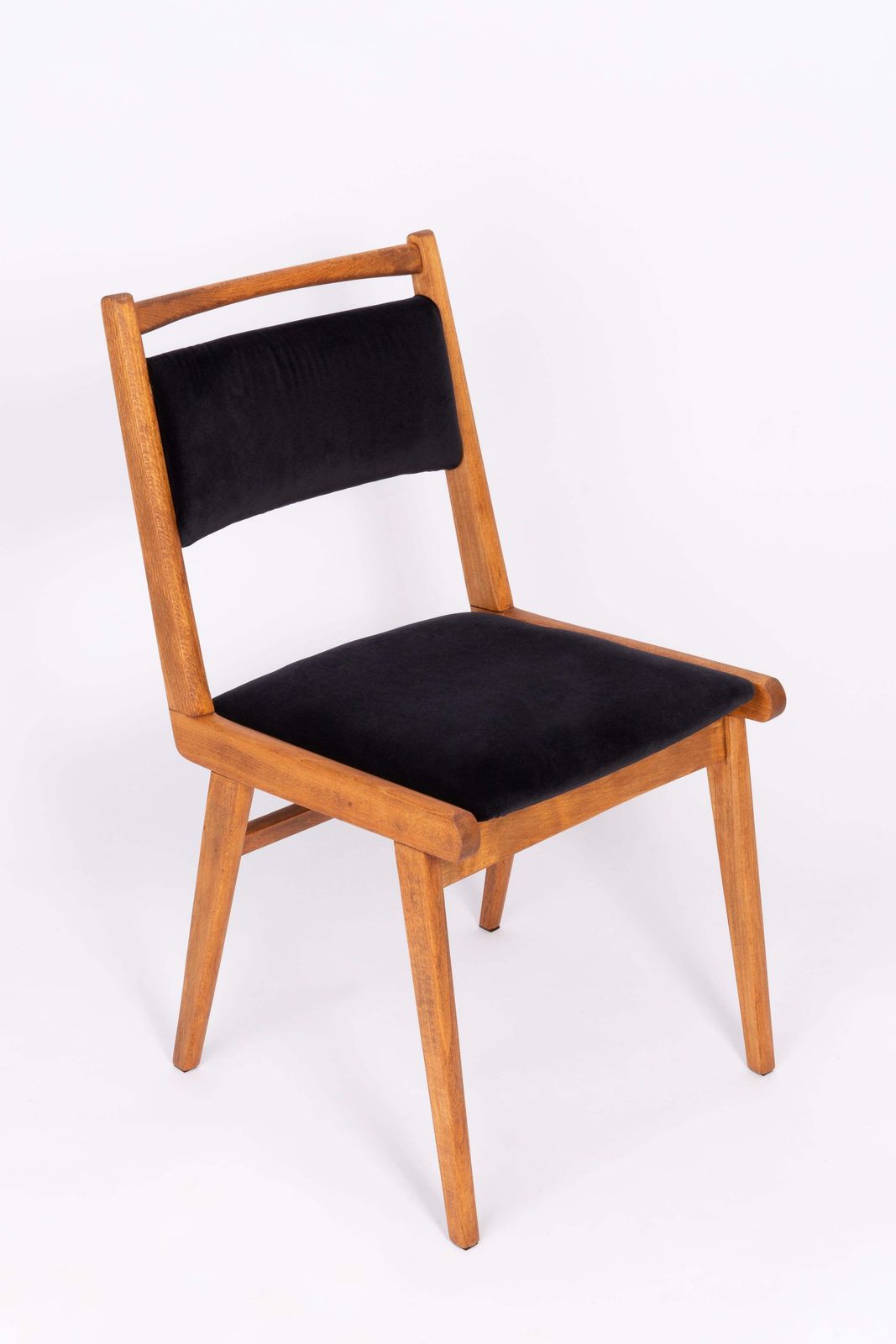 Set Van Vier 20e Eeuwse Zwartfluwelen Stoelen, Polen, Ca. Jaren 1960 photo furniture