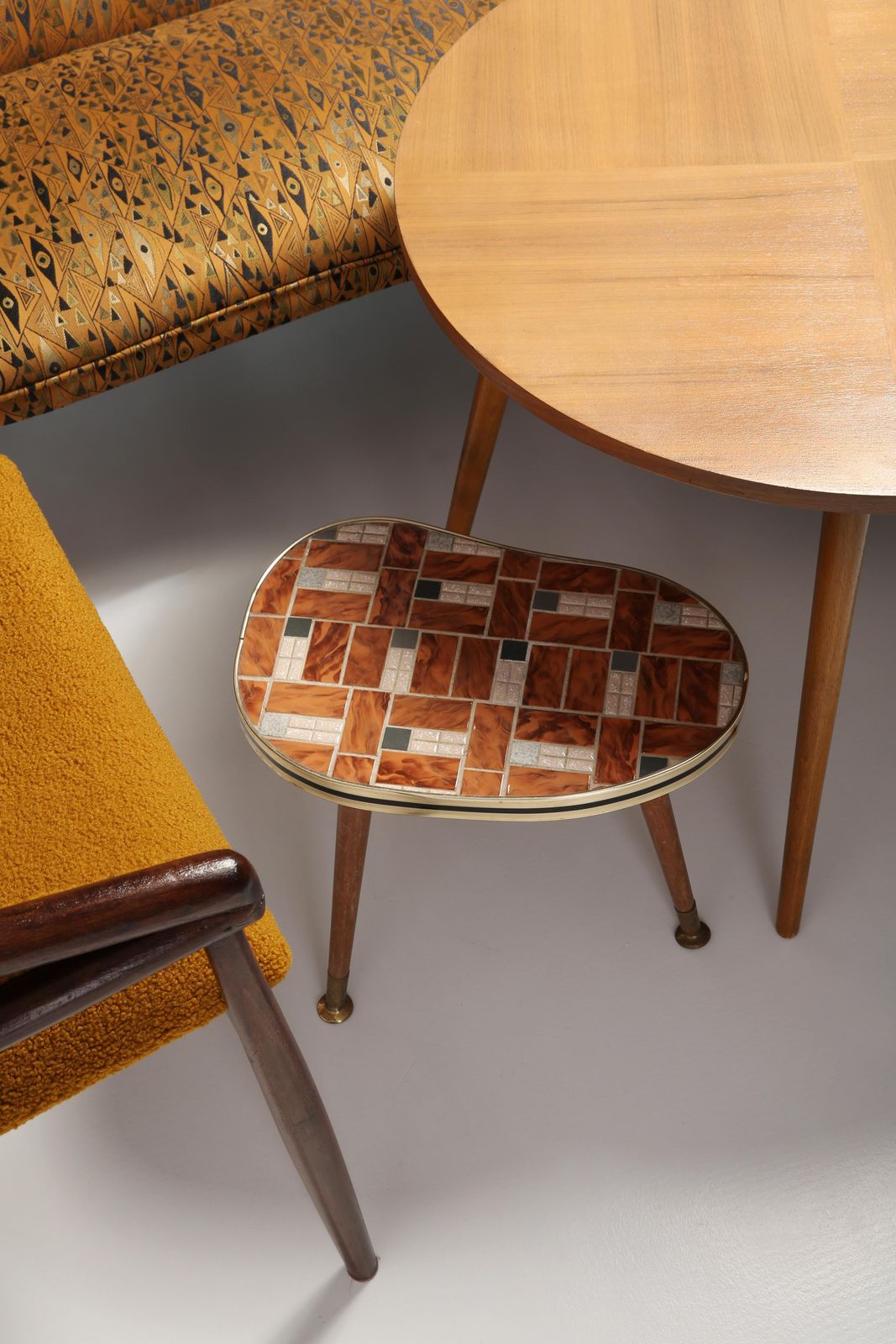 photo buy Clubsofa Met Organische Vorm En Geel Patroon, Hollywood Regency, Duitsland, Ca. Jaren 1960