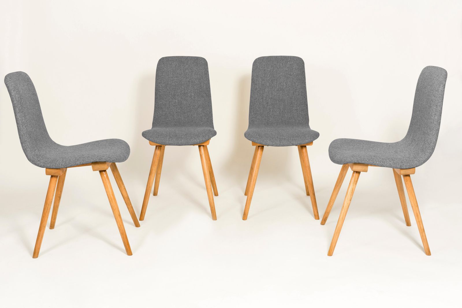Set Van Vier Vintage Stoelen, Fameg, Grijs, Ca. Jaren 1960, Polen photo furniture