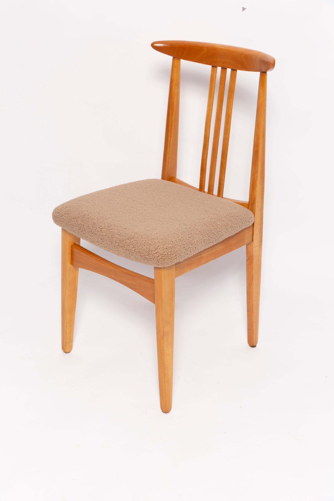 Set Van 4 Mid Century Stoelen, Latte Bouclé, Licht Hout, M. Zielinski, Europa, Ca. Jaren 1960 photo for sale