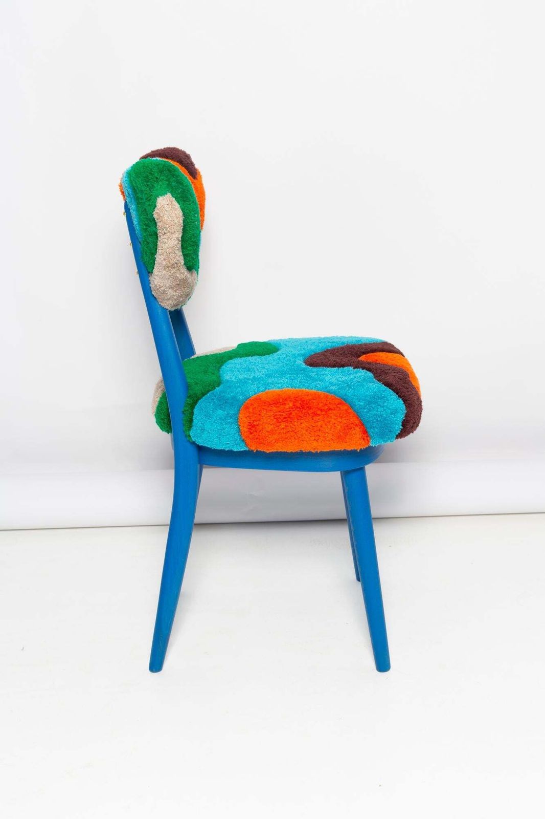 Set Van Drie Mid Century Stoelen Met Hartvormige Rugleuning, Handgeknoopte Wollen Bekleding, Europa, Polen, Jaren 1960 photo Meubels