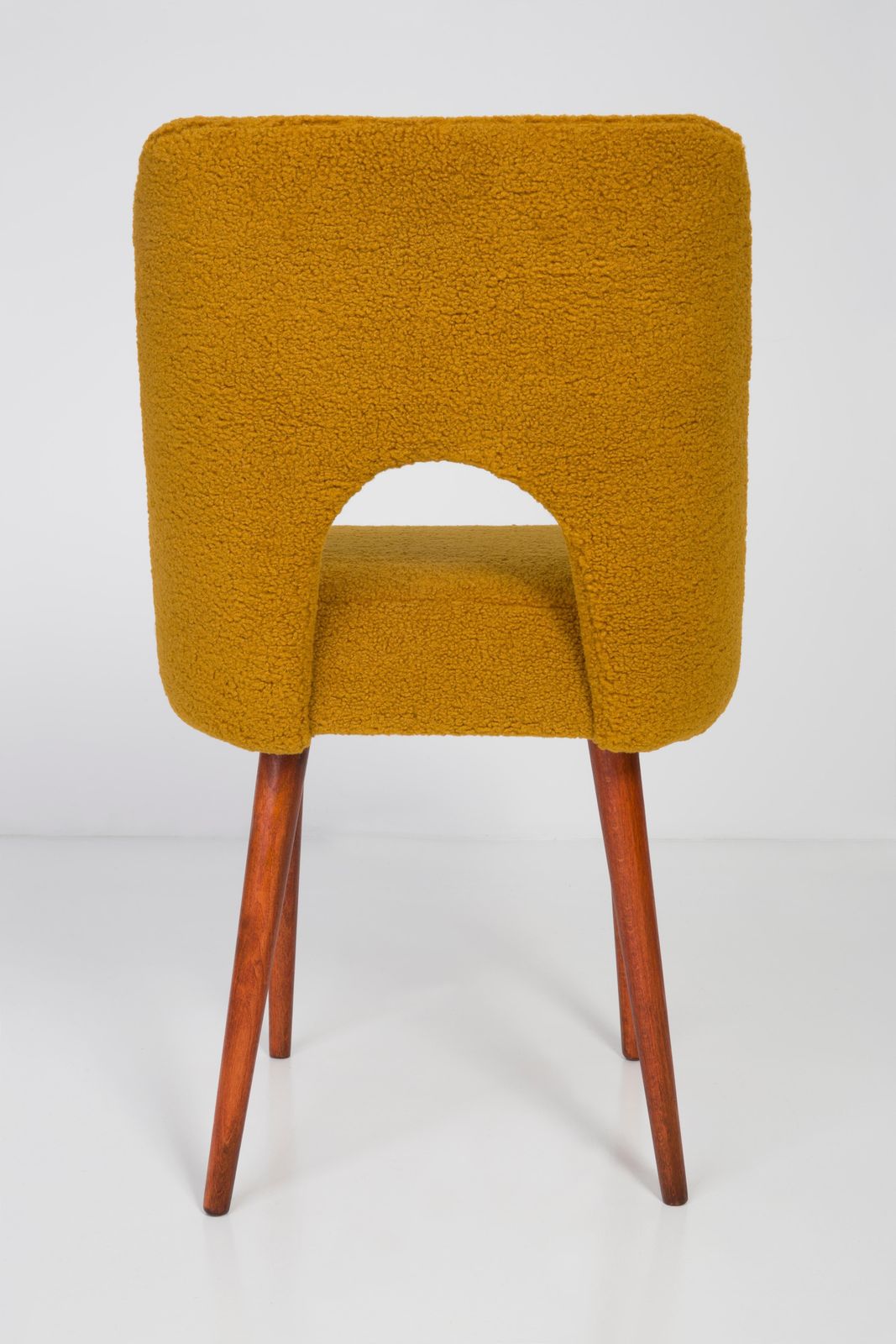 photo vintage Set Of Four Yellow Ochre Boucle 'Shell' Chairs, 1960s
