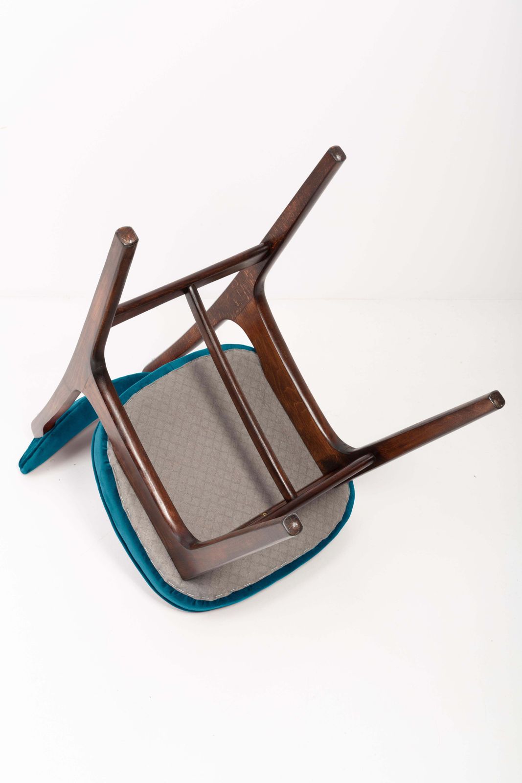 Meubels Mid Century Petrol Blauw Fluwelen Stoel Ontworpen Door Rajmund Halas, Europa, Jaren 1960 photo