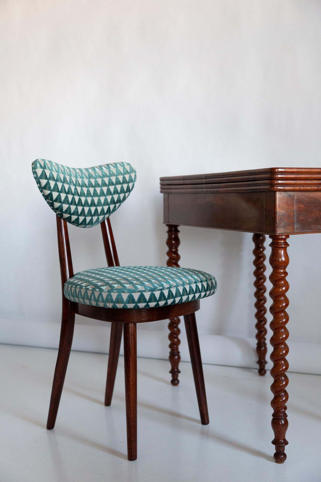 Mid Century Heart Chair In Amuleto Green Velvet, Europe, 1960s photo Furniture