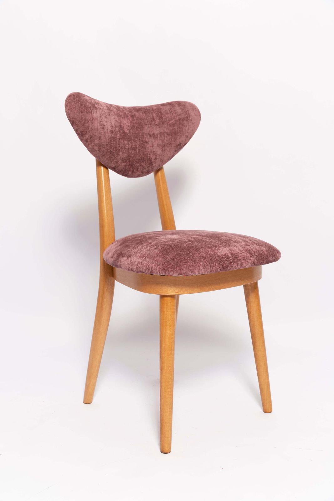photo furniture Paar Mid Century Fauteuils Met Pruimviolet Fluwelen Bekleding En Lichthouten Frame, Europa, Jaren 1960