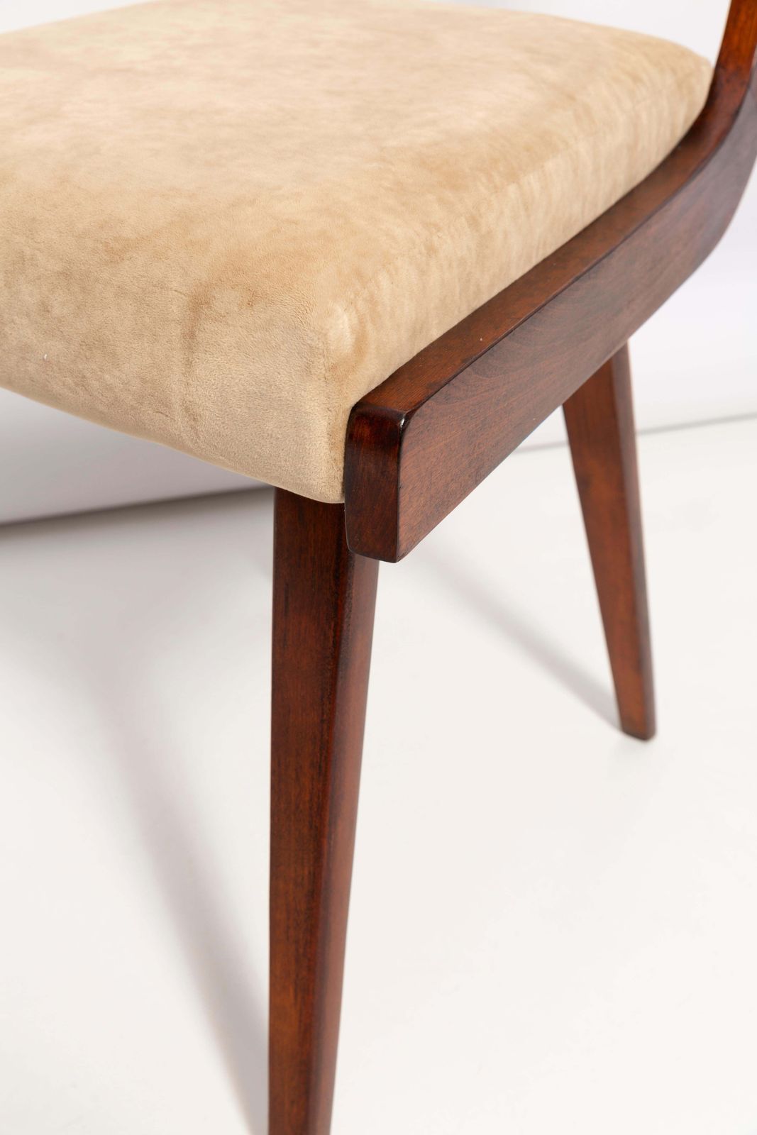 photo for sale Set Van Vier Mid Century Gazelle Stoelen In Beige Hout, Europa, Jaren 1960
