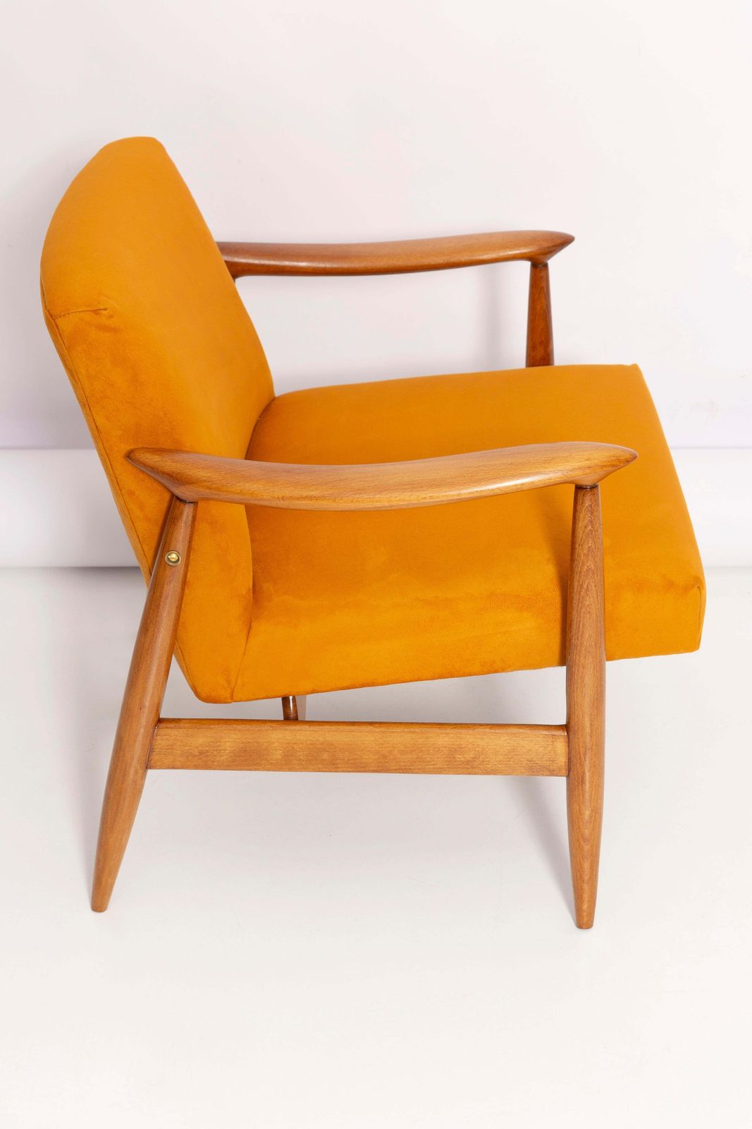 Mid Century Mosterdgele Fauteuil, Ontworpen Door J. Kedziorek, Europa, Jaren 1960 photo vintage