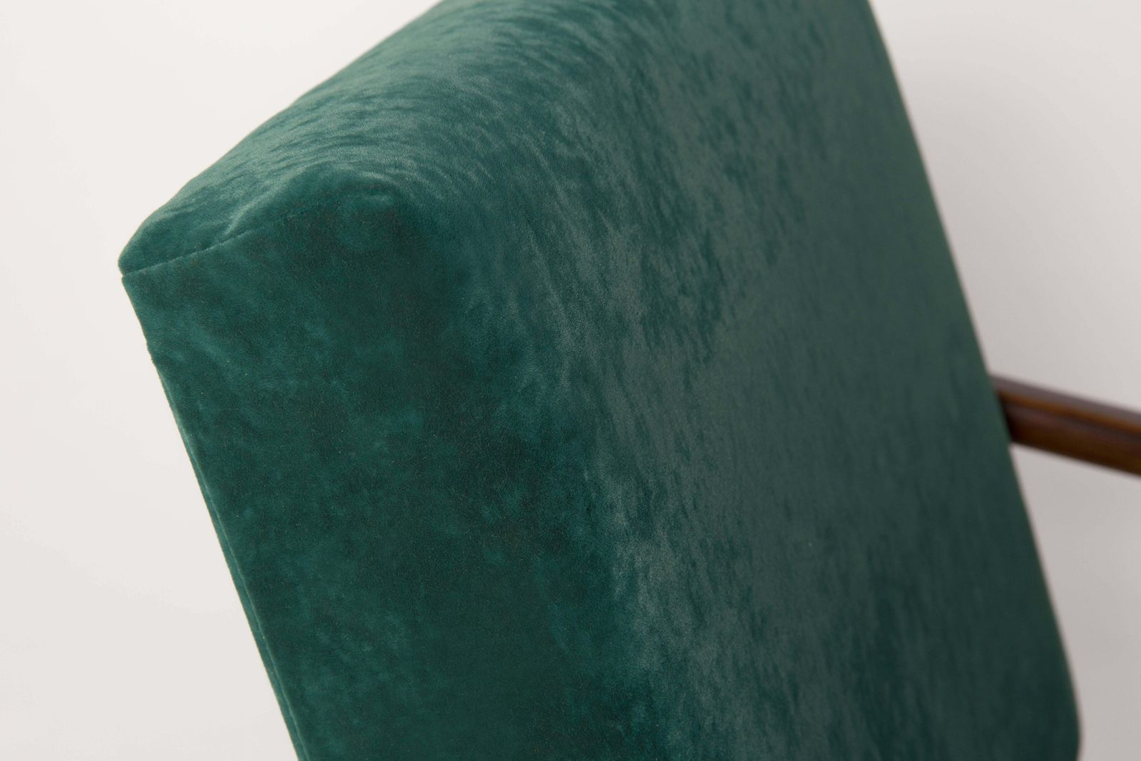 Mid Century Modern Clubfauteuil, Donkergroen Fluweel, Ca. Jaren 1960 photo vinterior