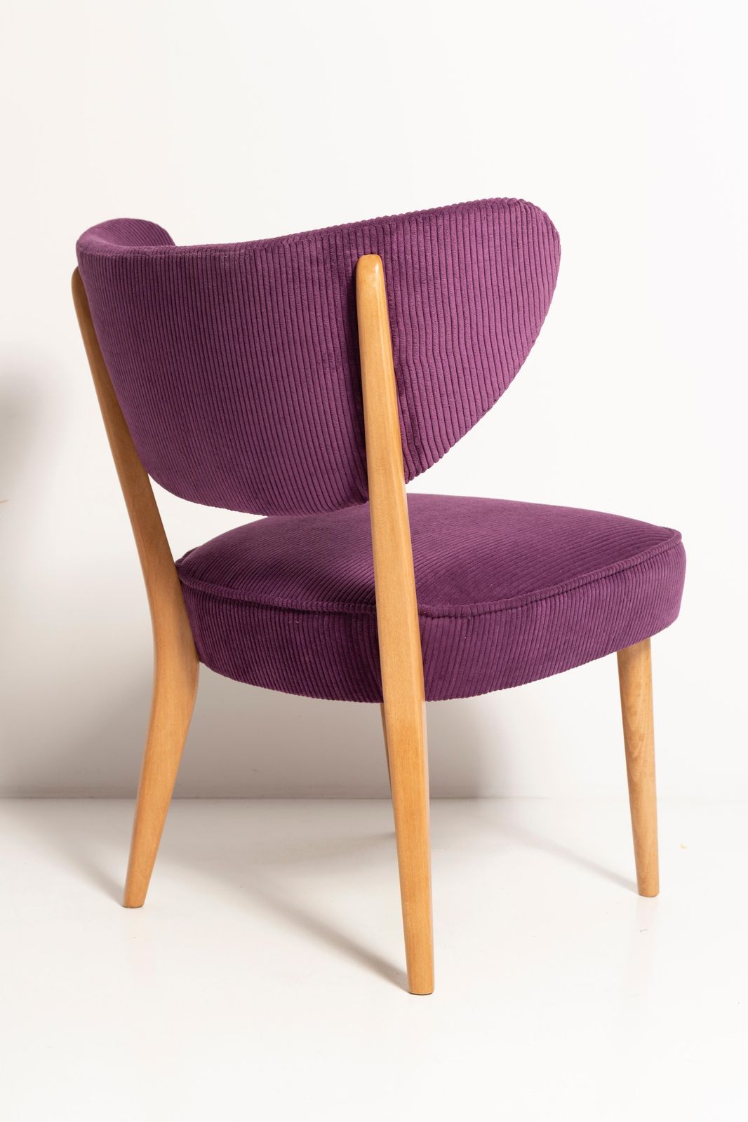 Paar Mid Century Stijl Fauteuils In Violet Fluweel, Door Vintola Studio, Europa photo vinterior