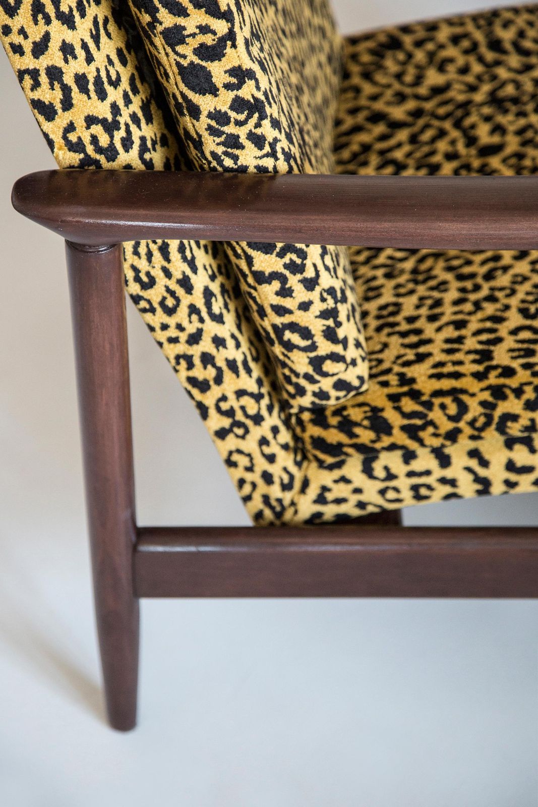 photo vintage Mid Century Leopard Fauteuil, Gfm 142, Edmund Homa, Europa, Jaren 1960