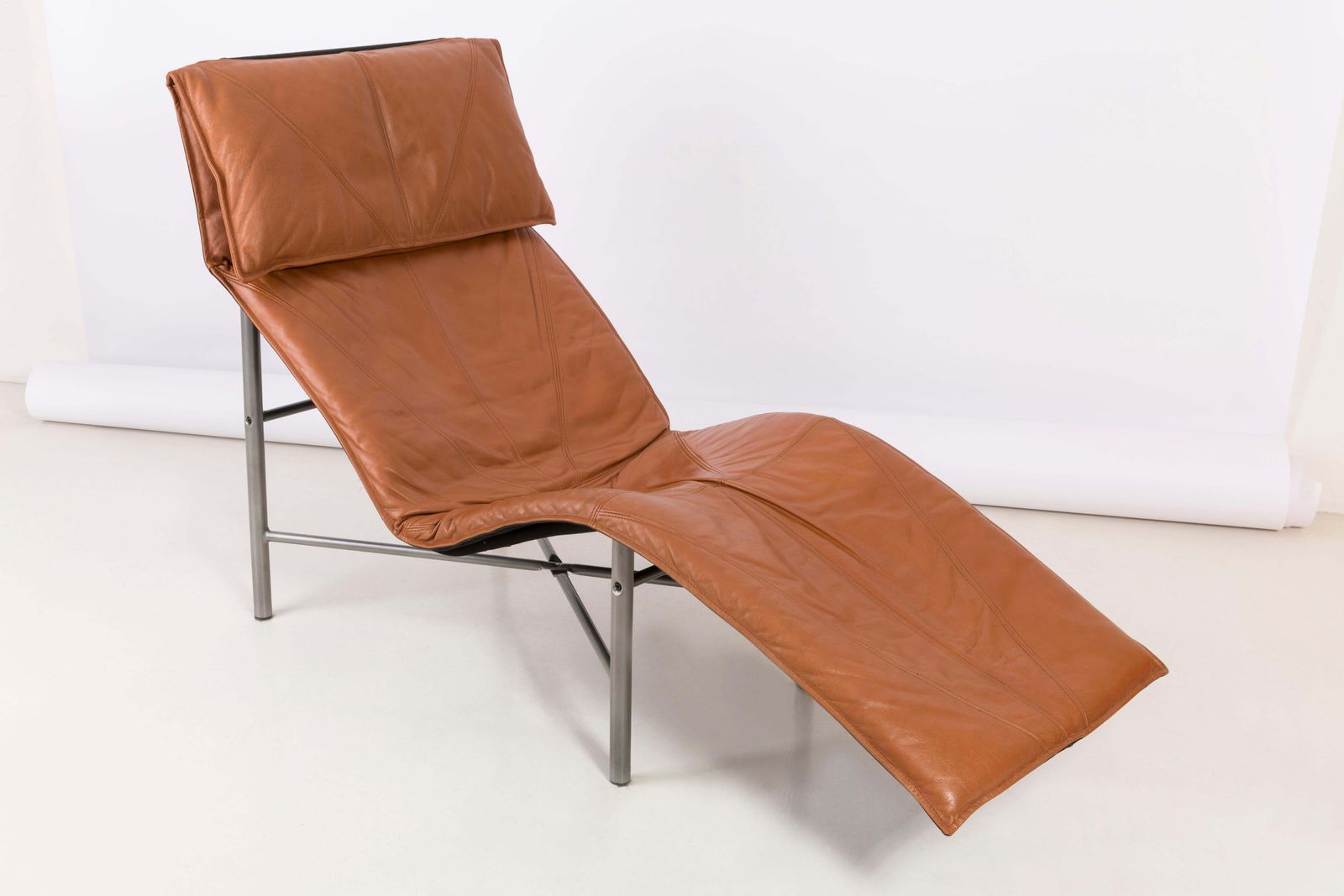 Two Midcentury Danish Modern Leather Chaise Lounge Chairs, Tord Björklund, 1980 photo for sale