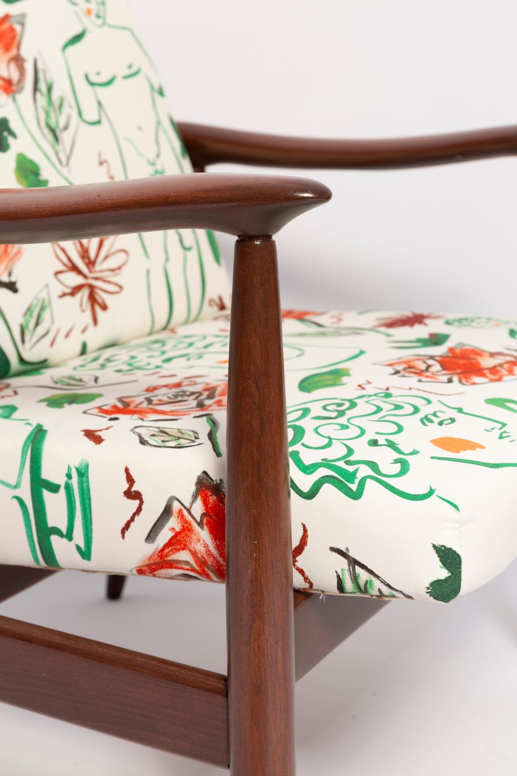 photo vinterior Pair Of Midcentury David Print White Armchairs, By Kedziorek, Europe, 1960s