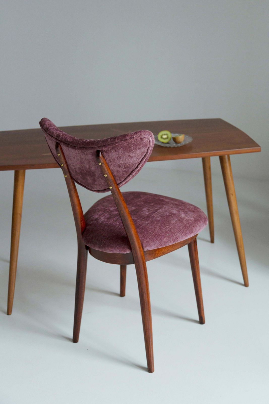 Set Van Zes Mid Century Bordeauxroze Fluwelen Hartstoelen, Europa, Jaren 1960 photo furniture