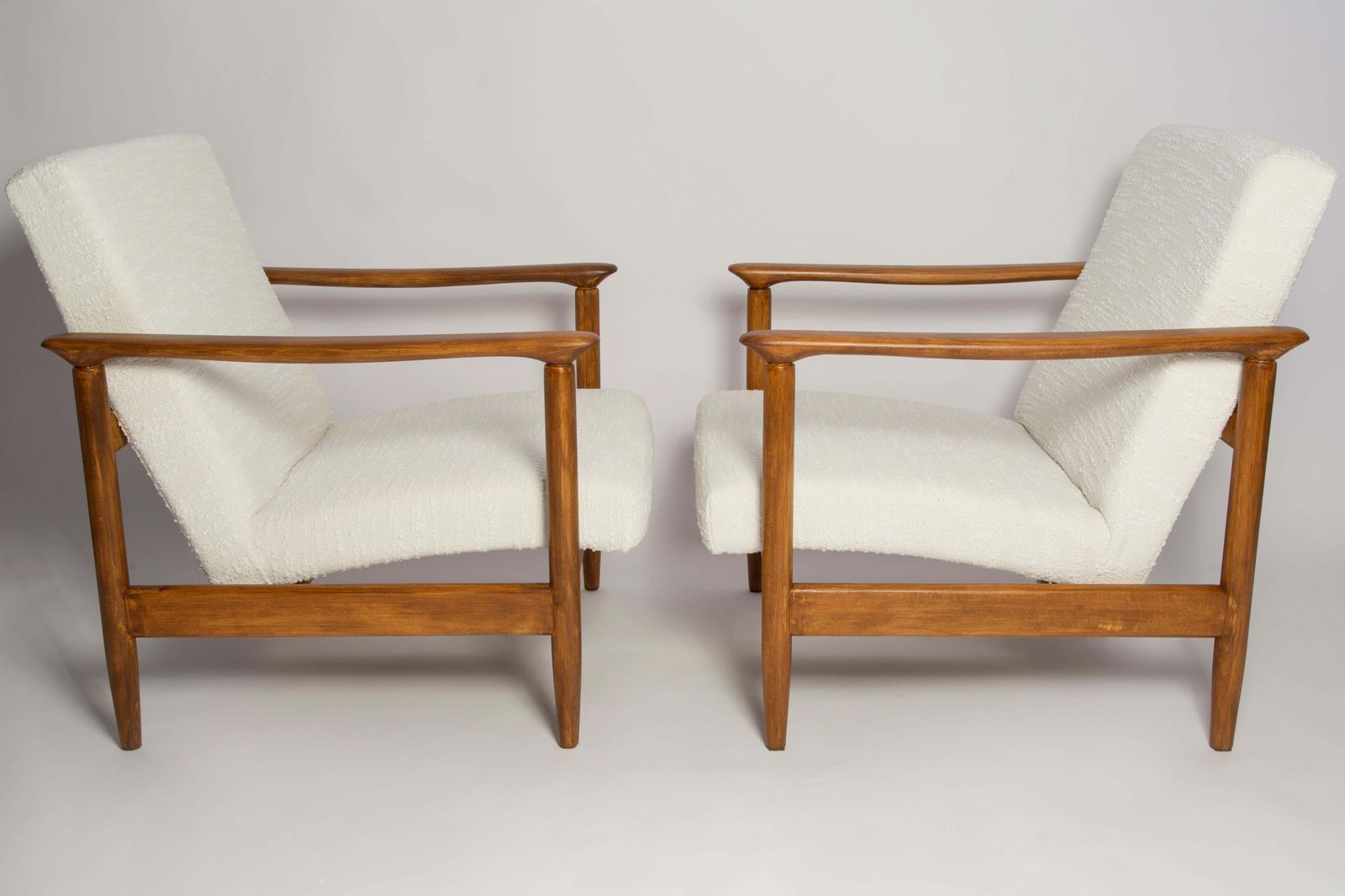 photo buy Paar Mid Century Witte Bouclé Fauteuils En Tafel, Edmund Homa, Europa, Jaren 1960