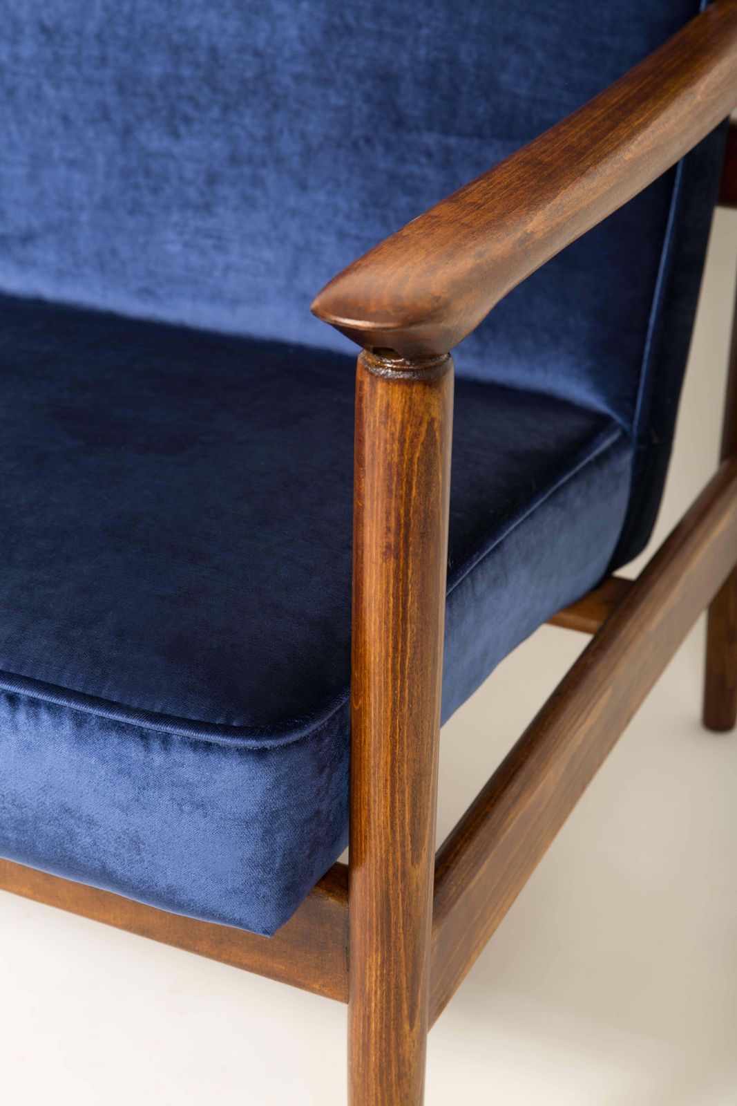 Paar Donkerblauwe Fluwelen Fauteuils, Ontworpen Door Edmund Homa, Jaren 1960 photo 2976.0
