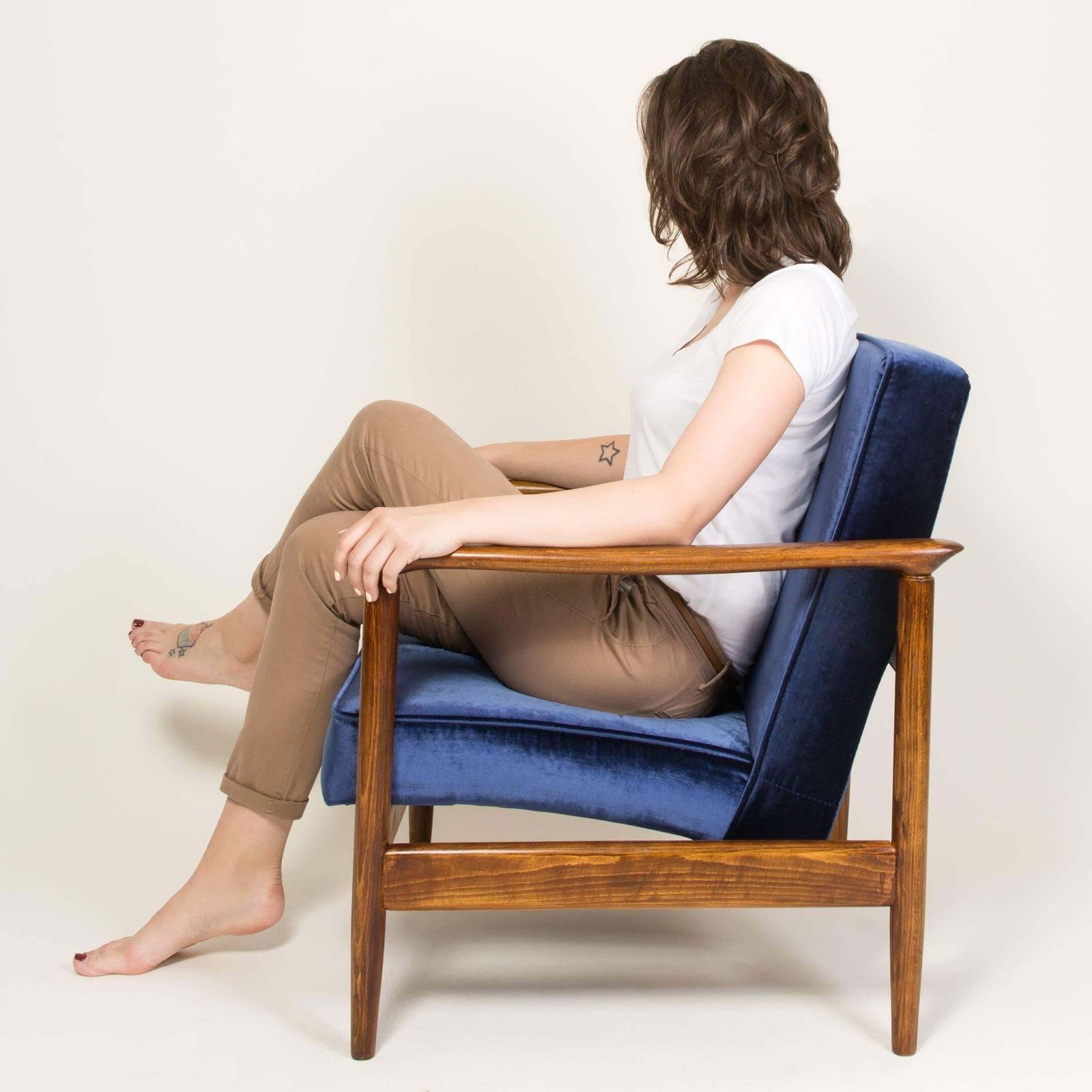 photo furniture Paar Donkerblauwe Fluwelen Fauteuils, Ontworpen Door Edmund Homa, Jaren 1960