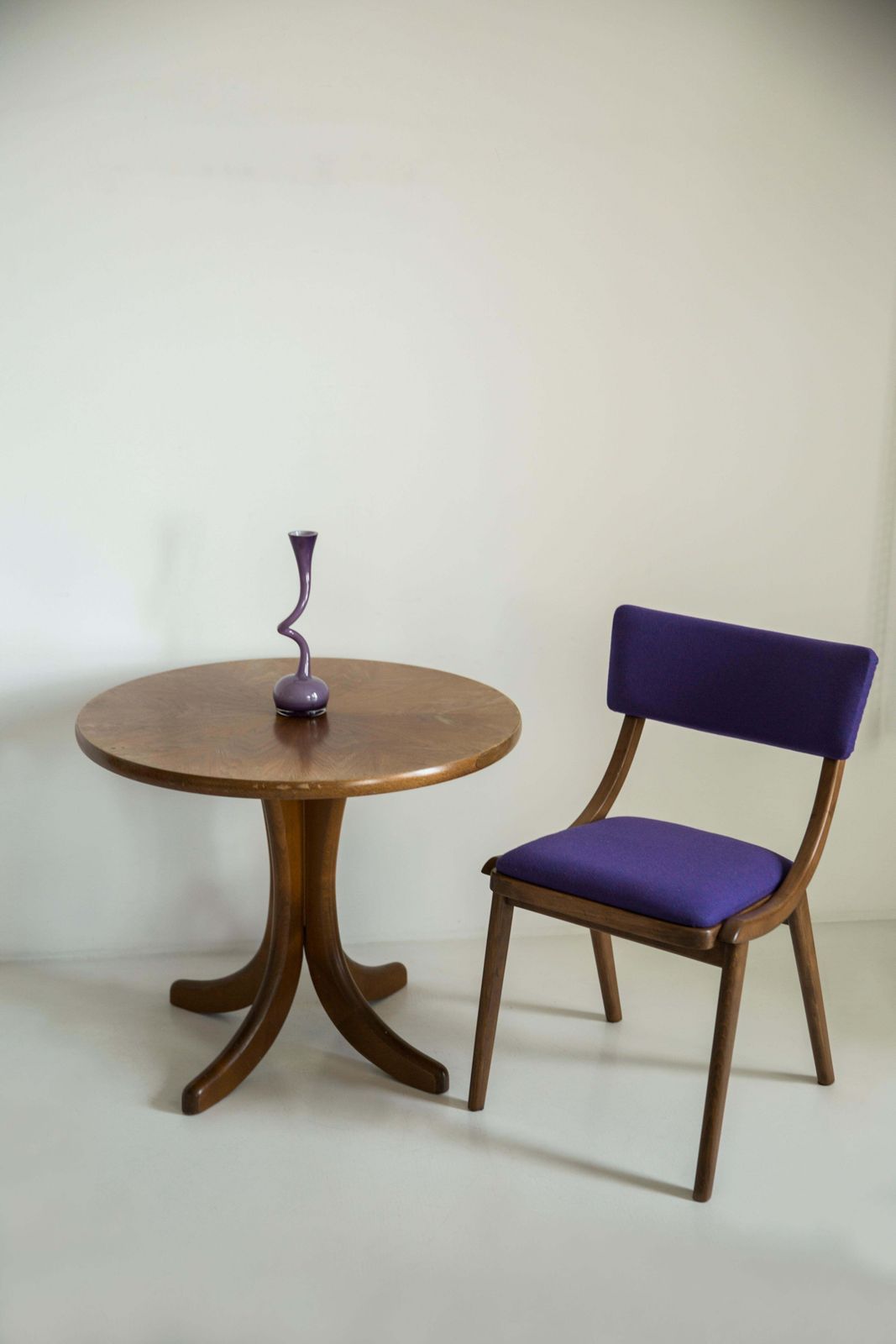 Six Mid Century Modern Bumerang Chairs, Purple Violet Wool, Poland, 1960s photo for sale