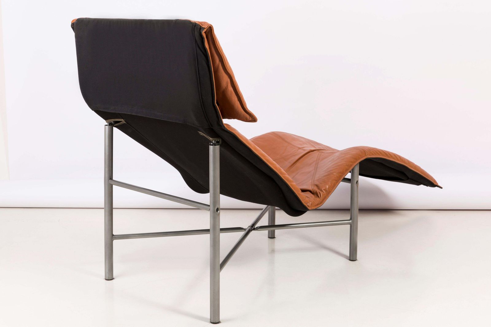 Two Midcentury Danish Modern Leather Chaise Lounge Chairs, Tord Björklund, 1980 photo vintage