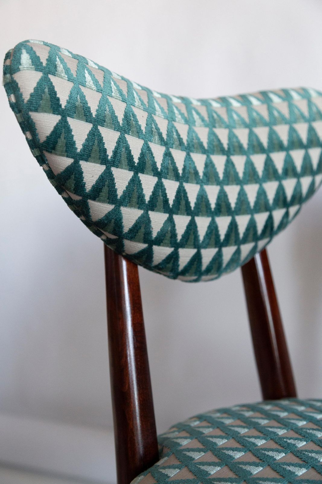 Set Van Zes Mid Century Stoelen Met Hartvormige Rug, Bekleed Met Amuleto Groene Velours, Europa, Ca. Jaren 1960 photo 3567.0