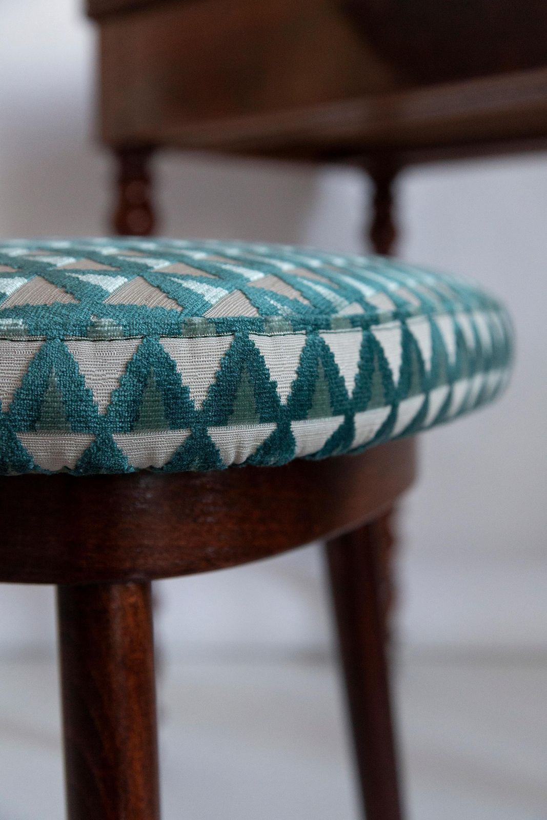 Set Of Six Mid Century Heart Chairs In Amuleto Green Velvet, Europe, 1960s photo vinterior