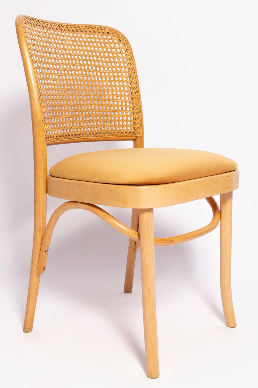 Set Van Zes Mid Century Gele Fluwelen Thonet Houten Rotanstoelen, Europa, Jaren 1960 photo Meubels