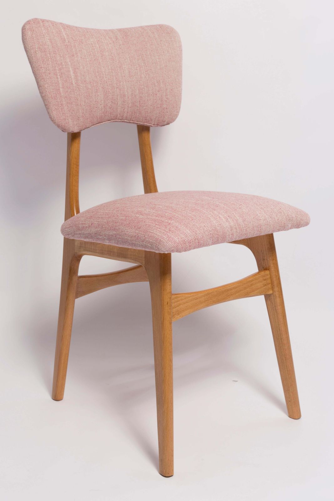 Zes Mid Century 'Butterfly' Eetkamerstoelen, Roze Linnen, Licht Hout, Europa, Jaren 1960 photo furniture