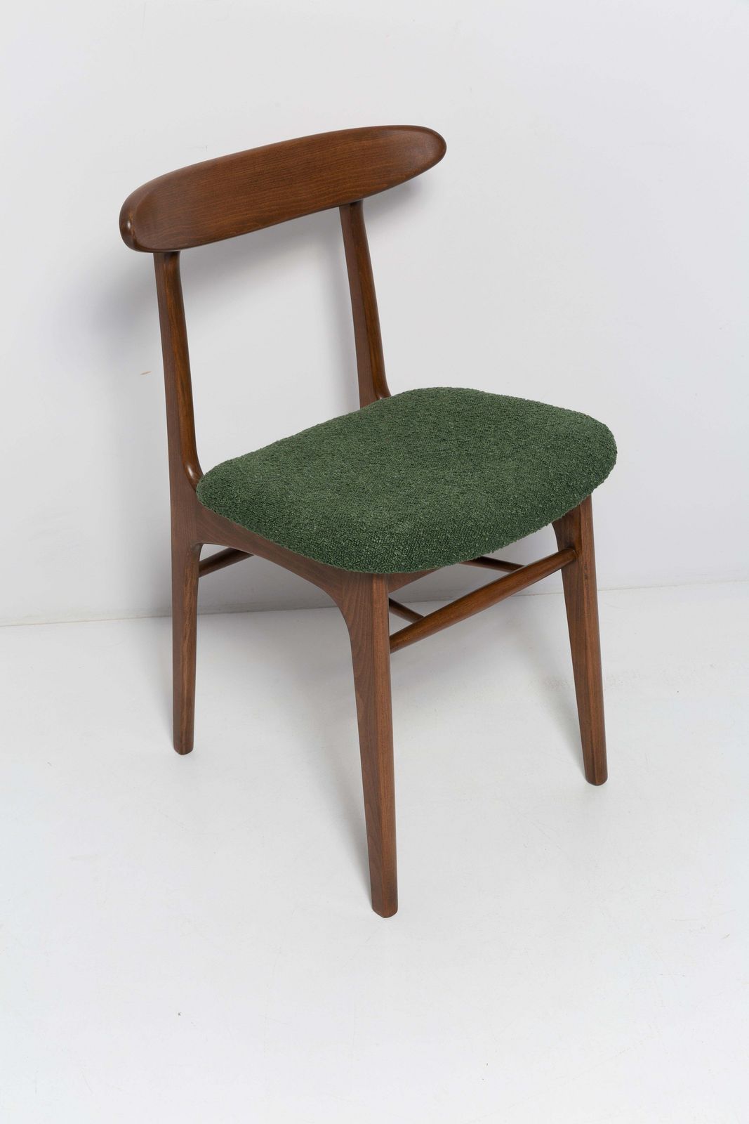 Set Van Zes Mid Century Stoelen – Groene Bouclé, Walnoot, Rajmund Halas, Polen, Jaren 1960 photo for sale