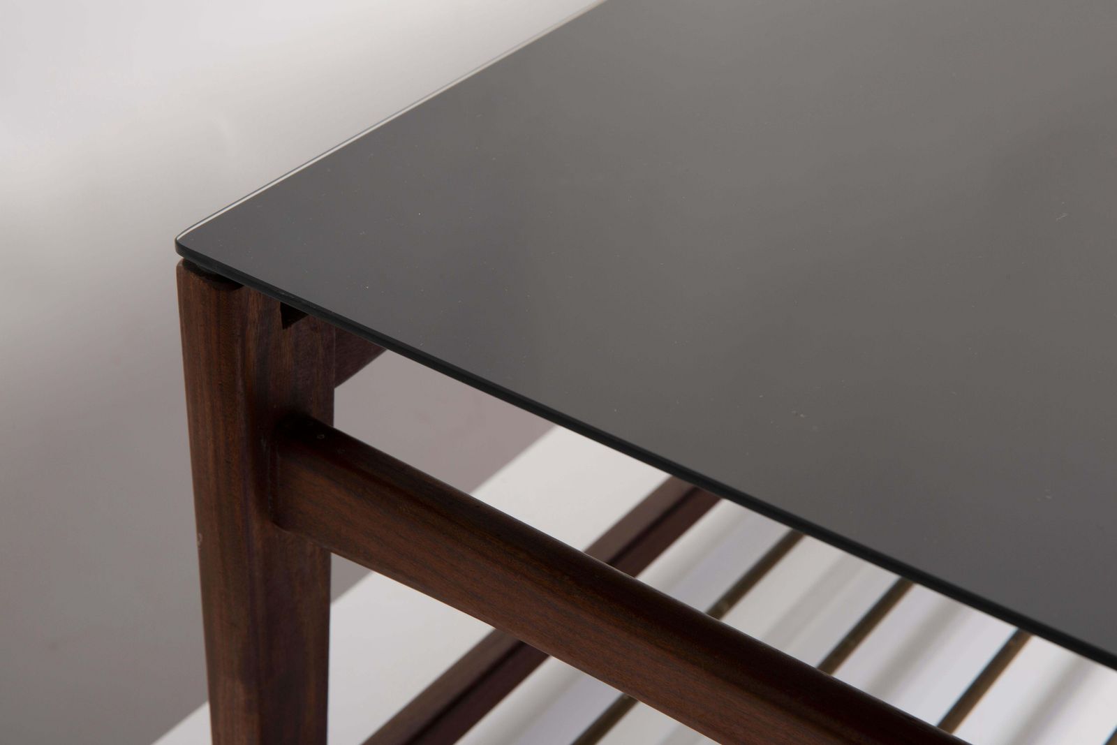 photo for sale Mid Century Kleine Salontafel, Zwart Glas En Teakhout, Zweden, Jaren 1960