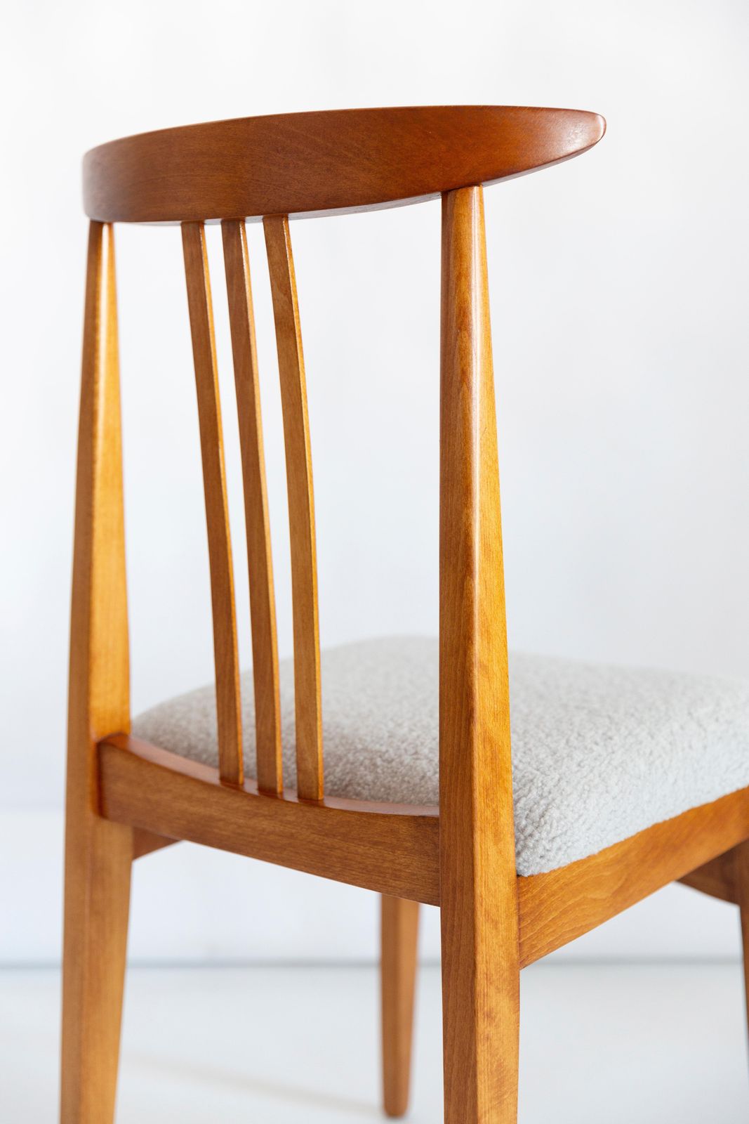 Acht Mid Century Stoelen Met Linnen Bouclébekleding, Ontworpen Door M. Zielinski, Europa, Jaren 1960 photo vinterior