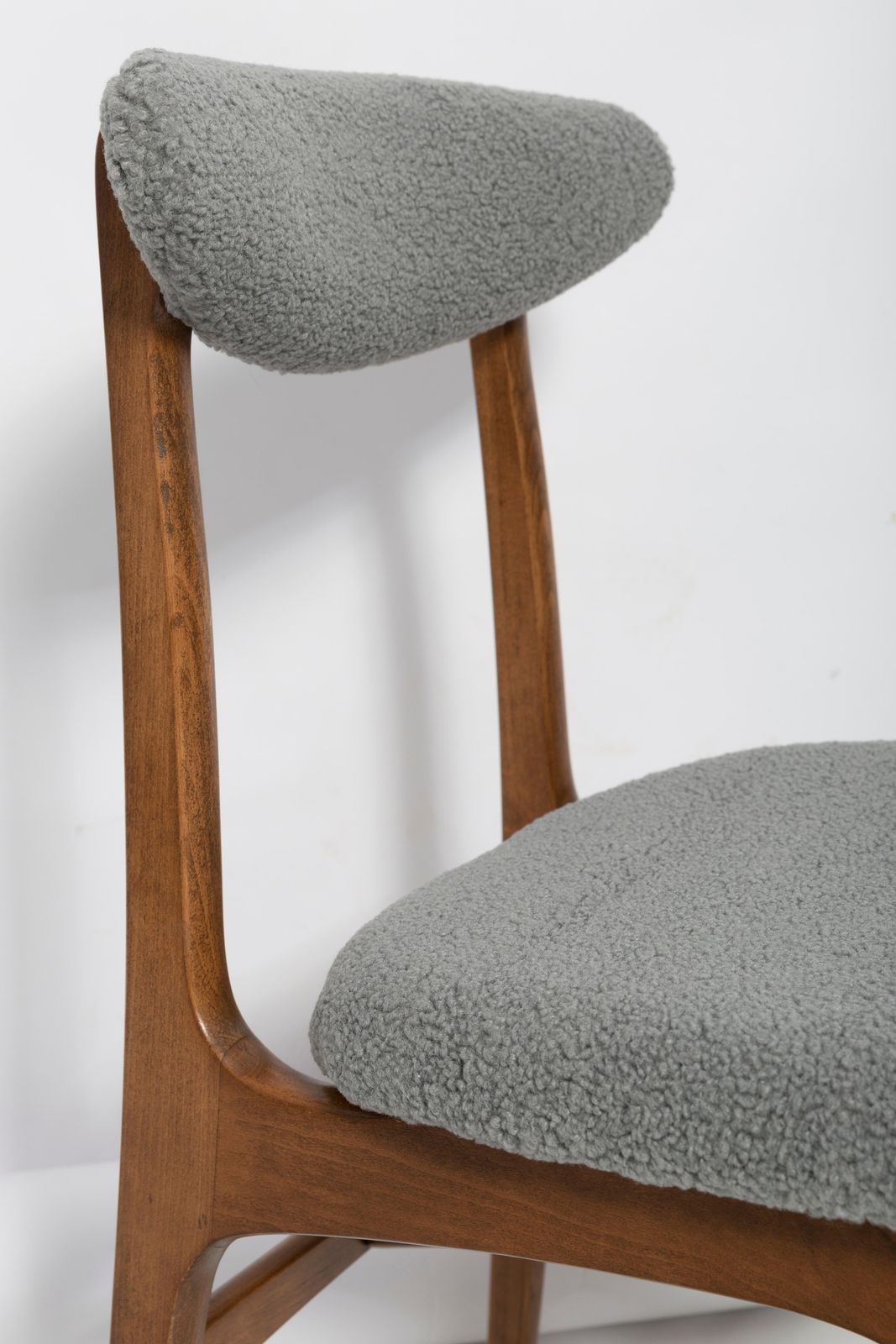 Set Van Acht Mid Century Stoelen Met Grijze Bouclébekleding Van Rajmund Halas, Polen, Jaren 1960 photo Meubels