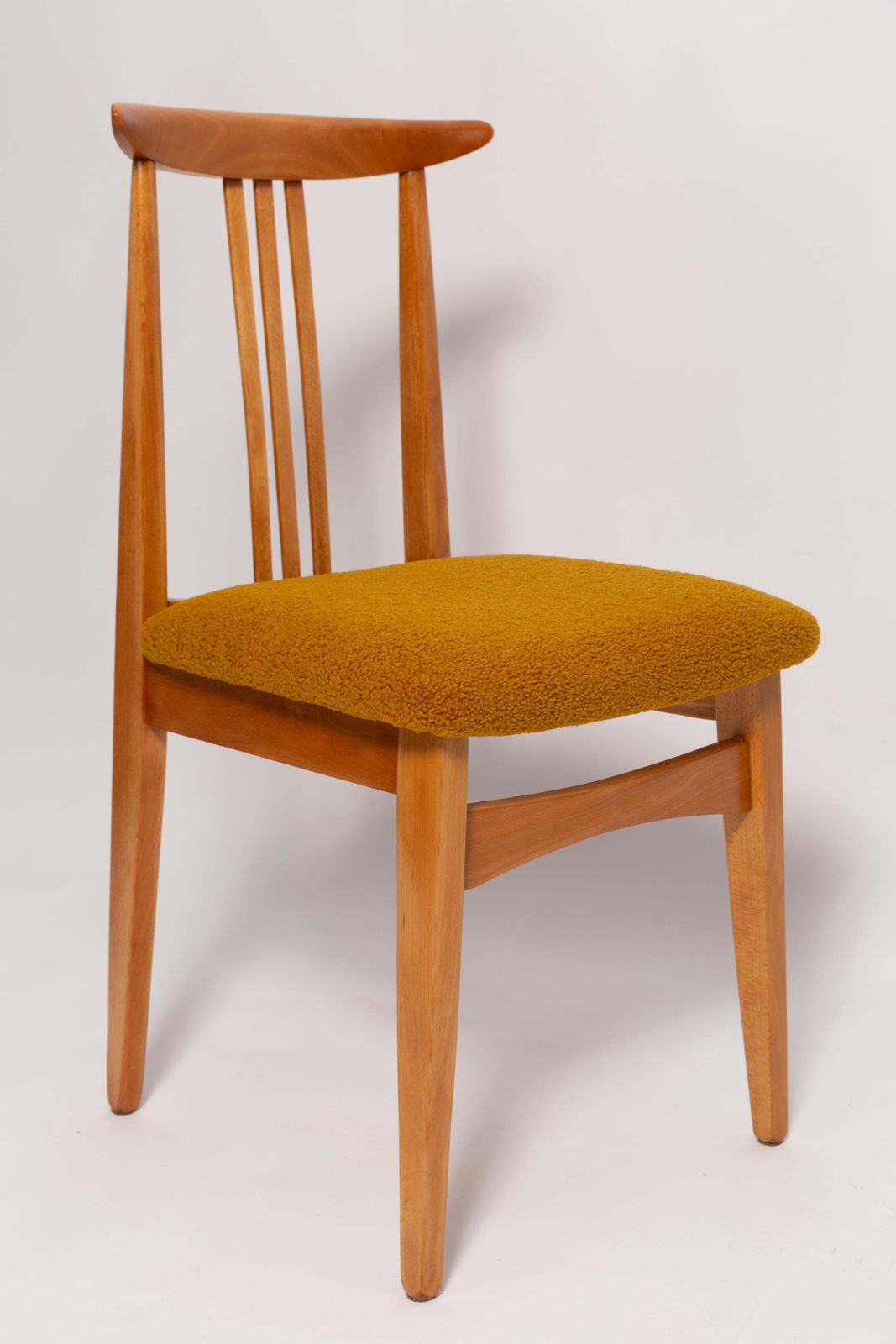Set Van Acht Mid Century Stoelen Met Oker Bouclébekleding, Licht Hout, M. Zielinski, Europa, Jaren 1960 photo furniture