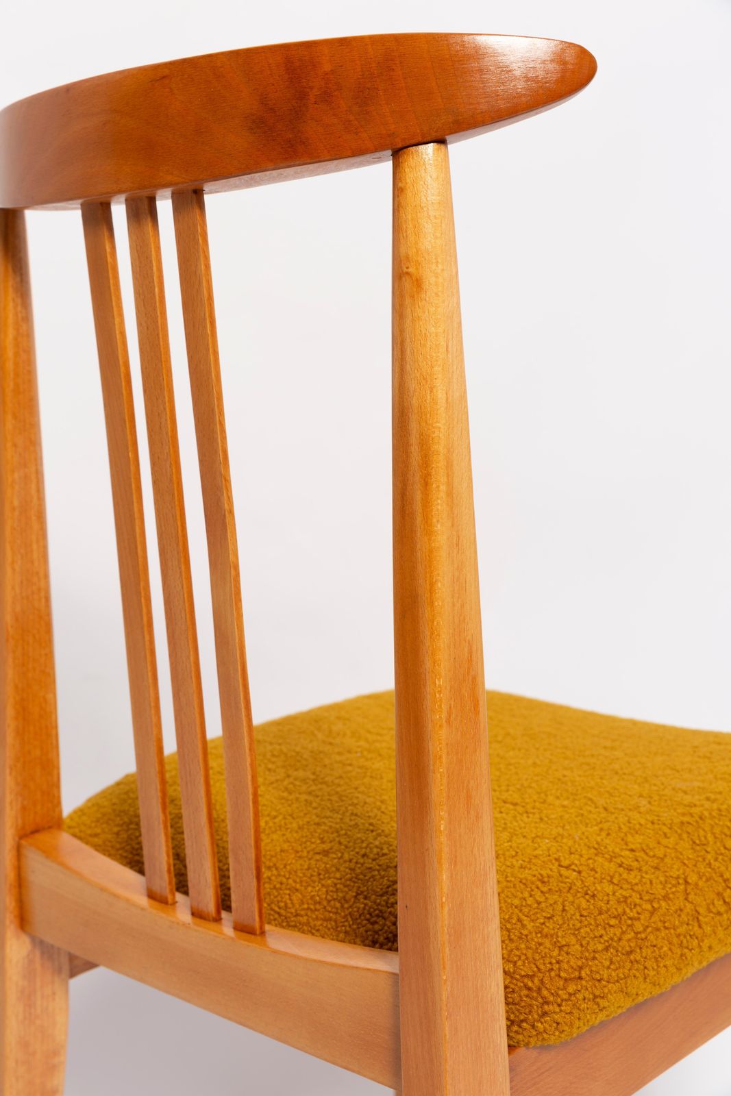 Set Van Acht Mid Century Stoelen Met Oker Bouclébekleding, Licht Hout, M. Zielinski, Europa, Jaren 1960 photo buy