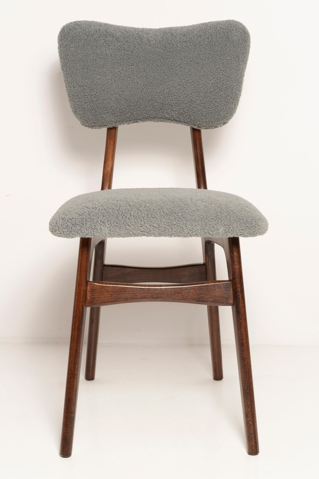 Set Van Acht Mid Century 'Butterfly' Eetkamerstoelen, Grijs Bouclé, Europa, Ca. Jaren 1960 photo buy