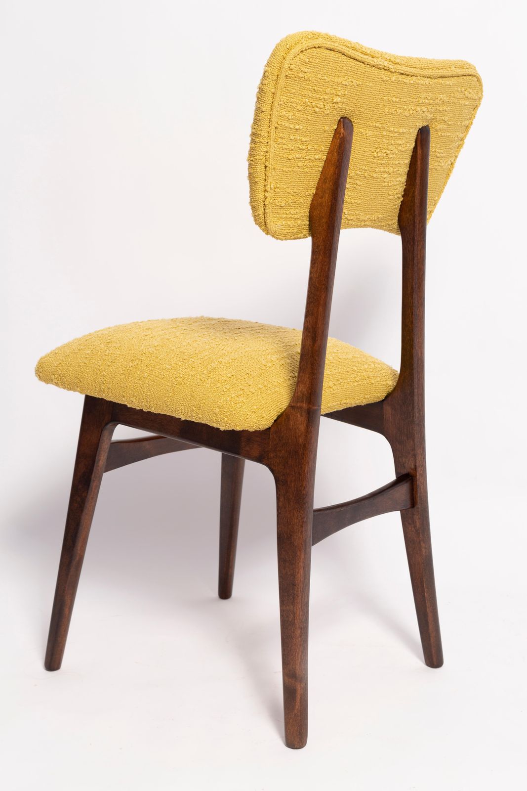 photo furniture Set Van Acht Mid Century 'Butterfly' Eetkamerstoelen, Geel Bouclé, Europa, Ca. Jaren 1960