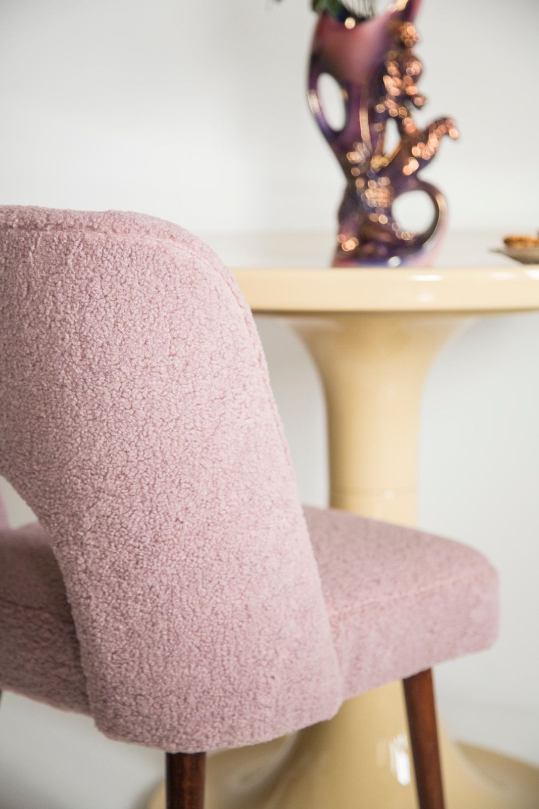 Set Of Eight Pink Boucle 'Shell' Chairs, Europe, 1960s photo vinterior