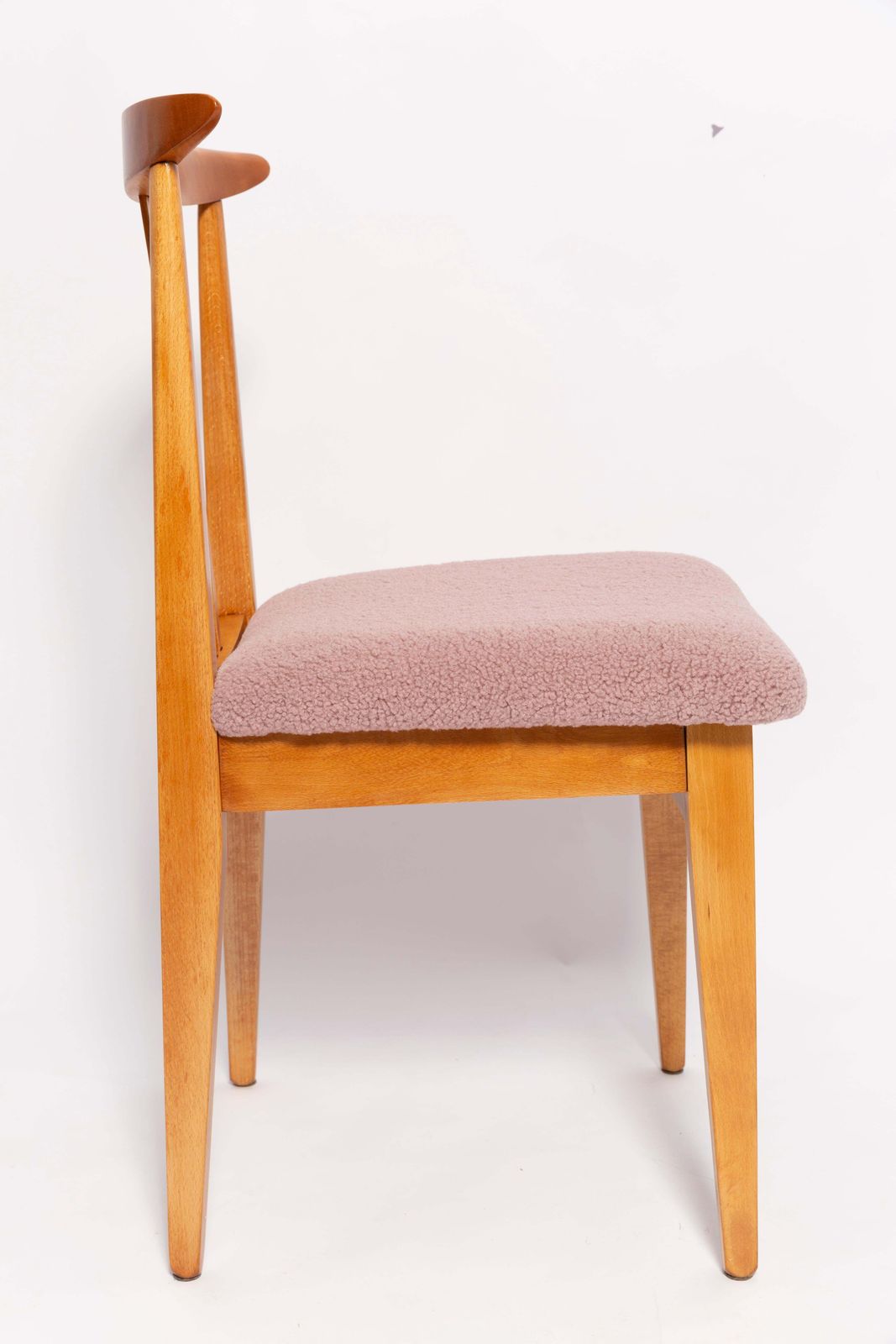 Tien Mid Century Fauteuils Met Bouclébekleding In Roze/Blush, Licht Hout, M. Zielinski, Europa, Ca. Jaren 1960 photo Meubels