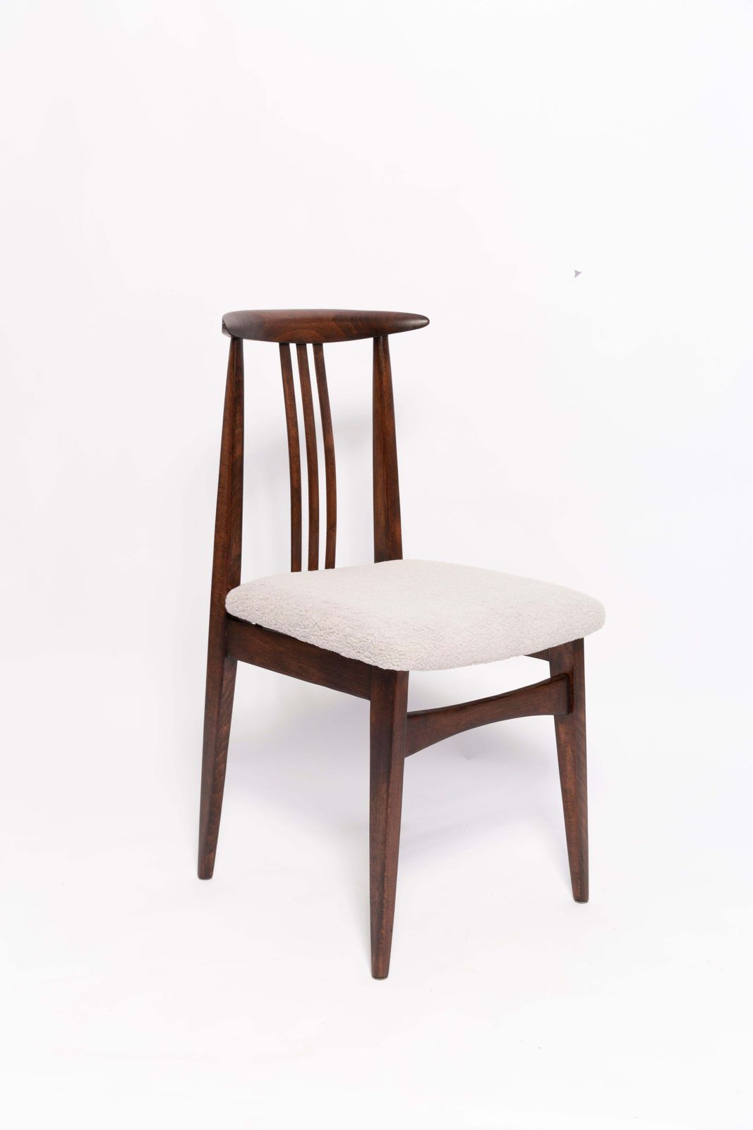 Set Van Tien Mid Century Stoelen, Beuken Met Walnootlak, Bekleding In Linnen Bouclé, M. Zielinski, Europa, Jaren 1960 photo furniture