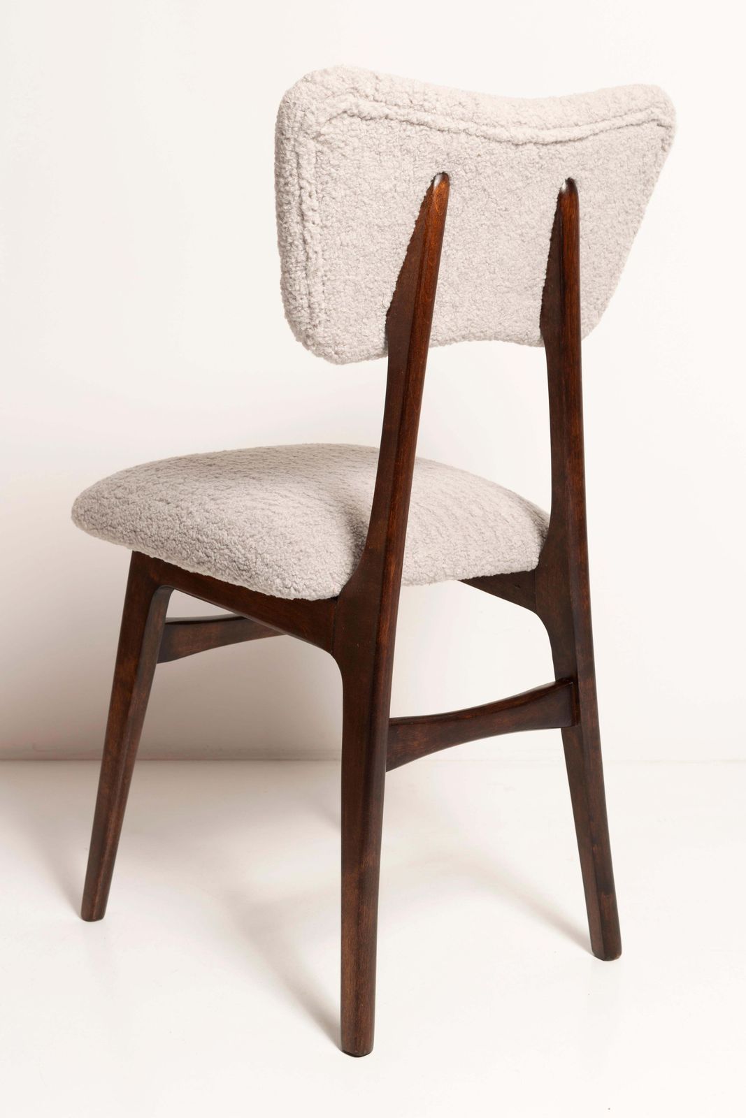 Meubels Set Van Tien Mid Century Stoelen, Lichtgrijs Bouclé, Donker Walnouthout, Europa, Jaren 1960 photo