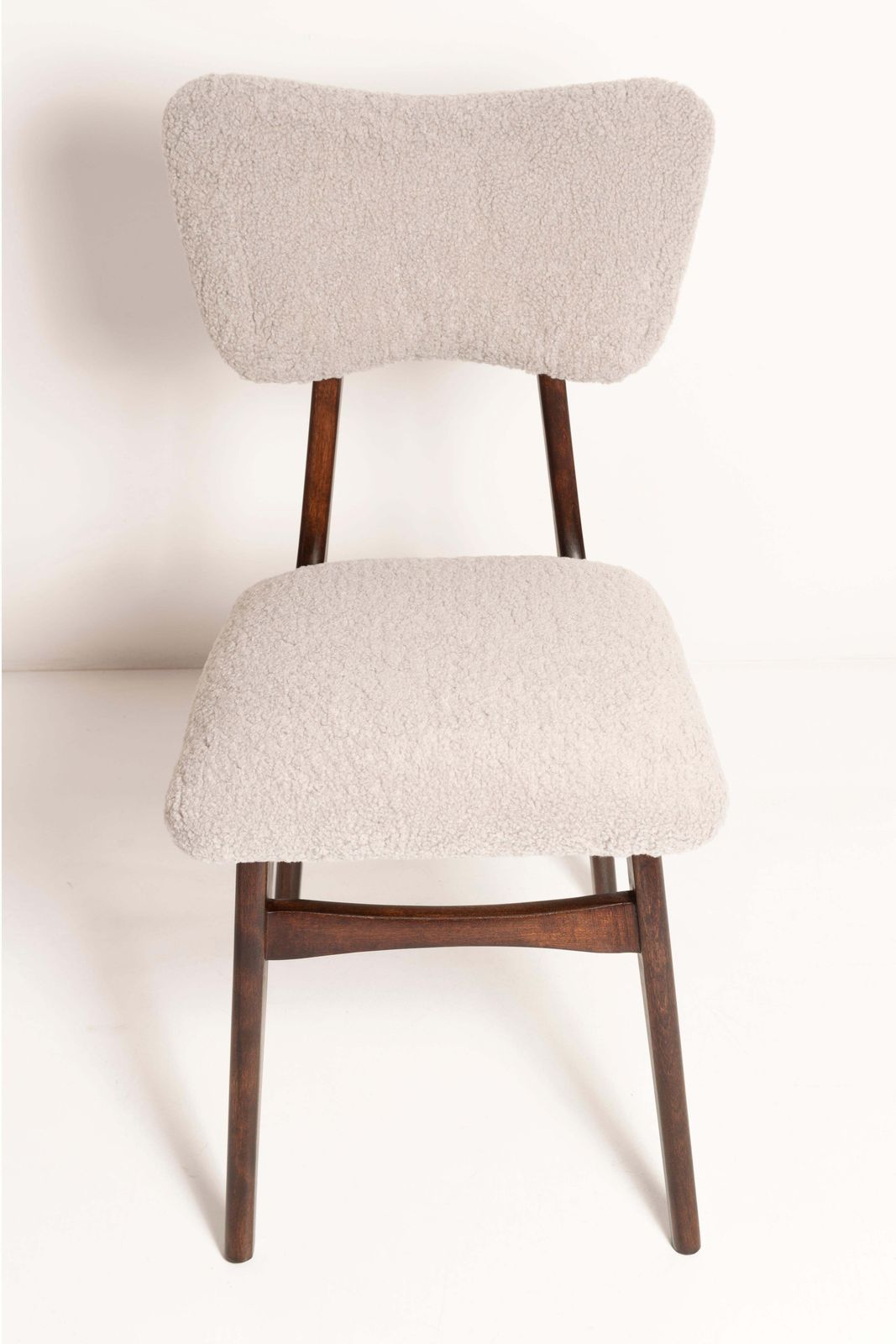 photo vinterior Set Of Ten Mid Century Chairs, Light Gray Boucle, Dark Walnut Wood, Europe, 1960s