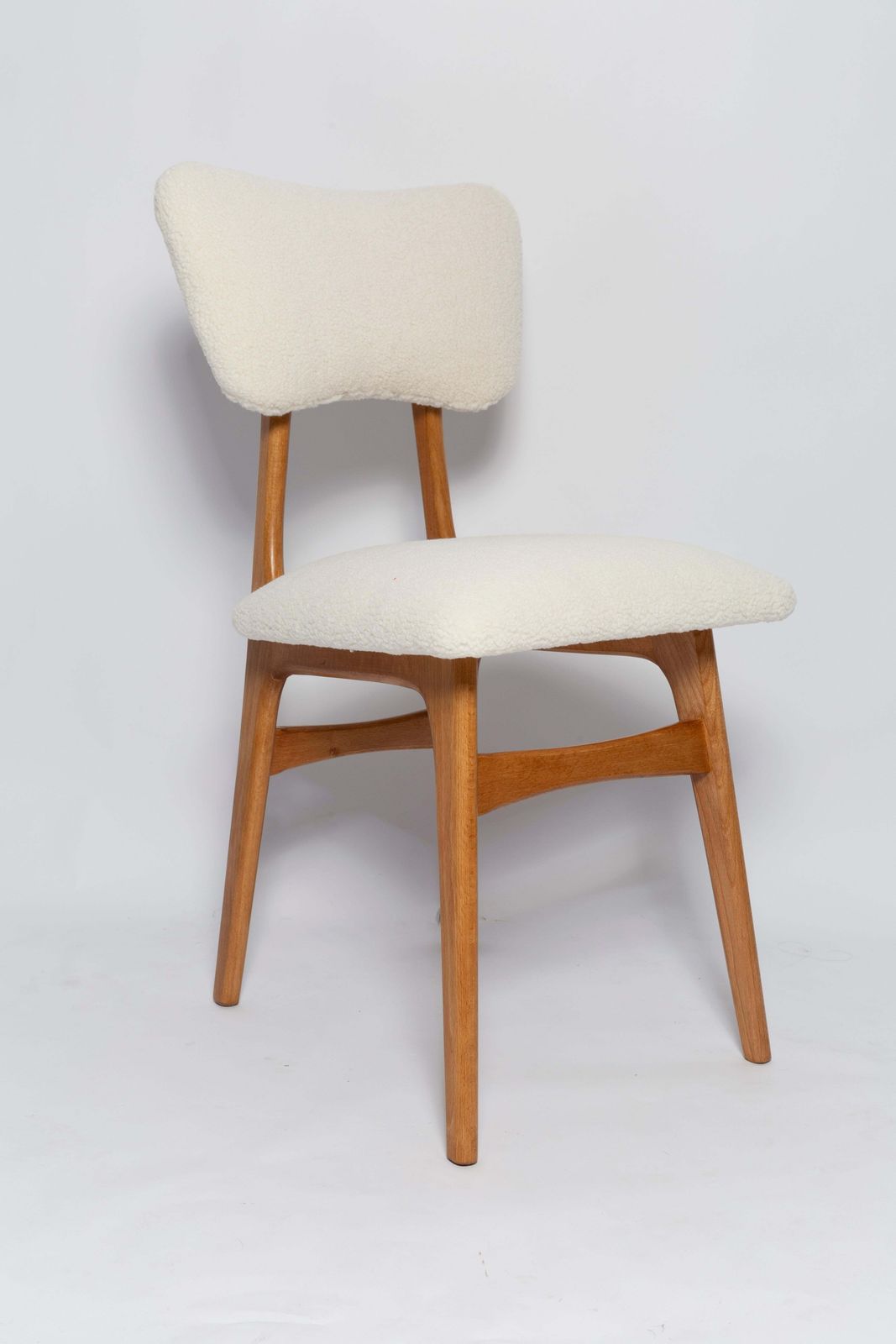 Set Van Twaalf Mid Century Vlinterstoelen, Bouclé, Licht Hout, Europa, Jaren 1960 photo 6123.0