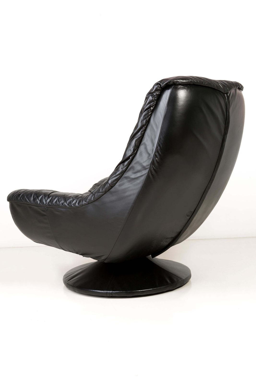 20th Century Vintage Black Soft Leather Swivel Armchair, Italy, 1960s photo vintage