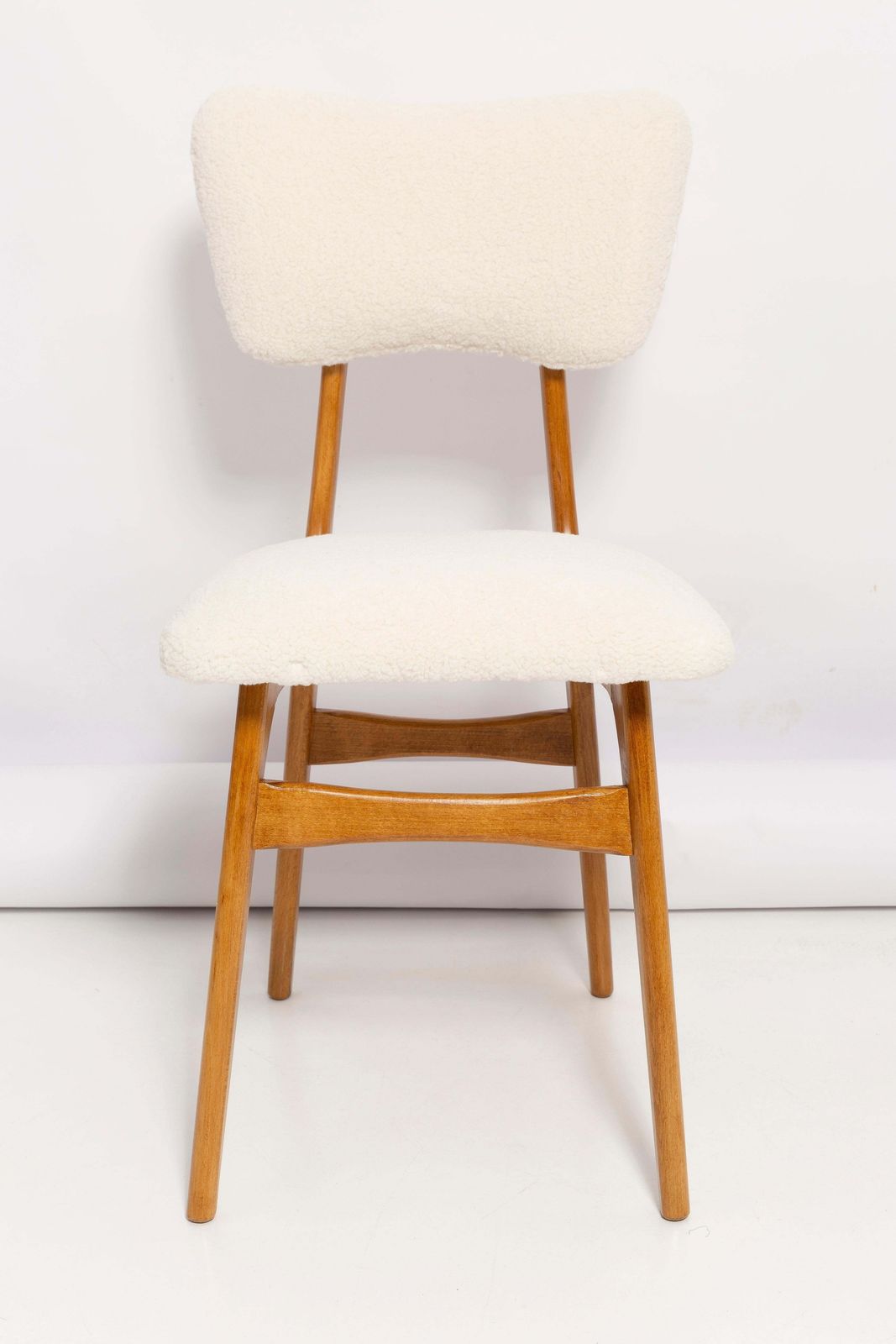 photo vinterior Set Of Twelve 20th Century Cream Boucle Butterfly Chairs, 1960s, Poland
