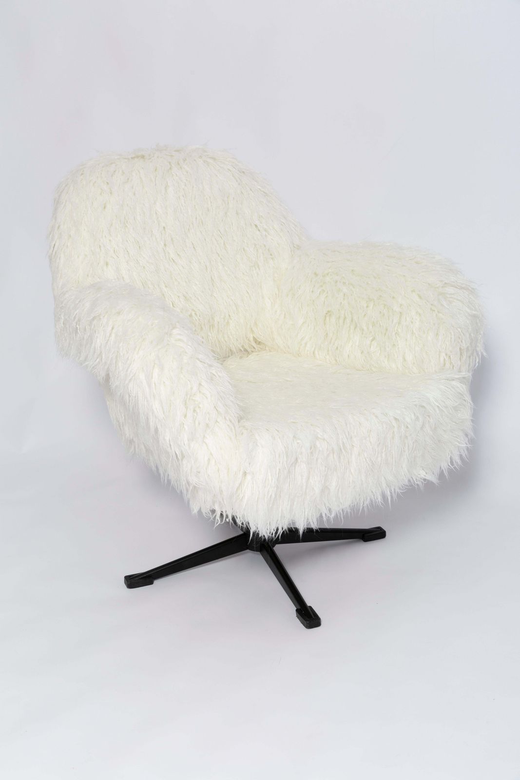 Mid Century Vintage White Alpaca Faux Fur Swivel Armchair, Europe, 1960s photo Furniture