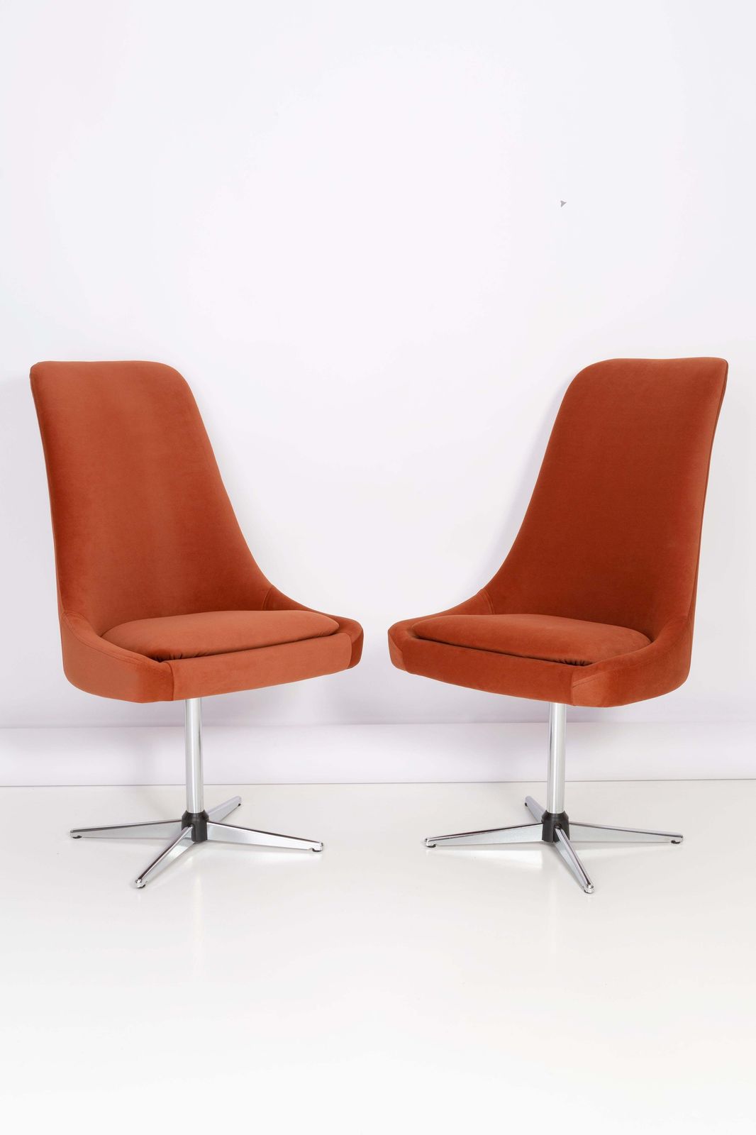 Paar Vintage Oker Oranje Fluwelen Draaifauteuils, Ca. Jaren 1960 photo Meubels