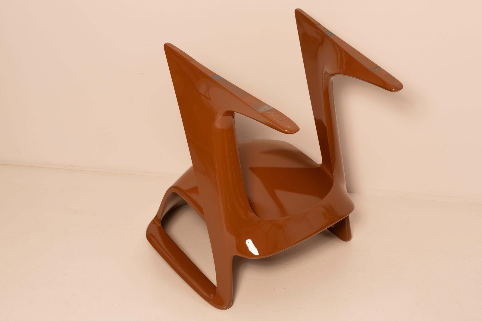 photo buy Set Of Eight Mid Century Mocha Pantone Kangaroo Chairs, Ernst Moeckl, Germany