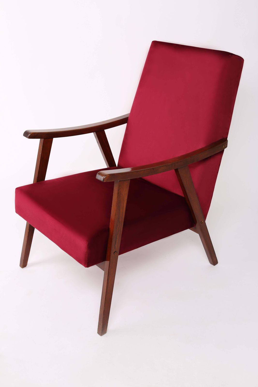 Mid Century Bordeauxrode Fluwelen Vintage Fauteuil, Europa, Ca. Jaren 1960. photo for sale