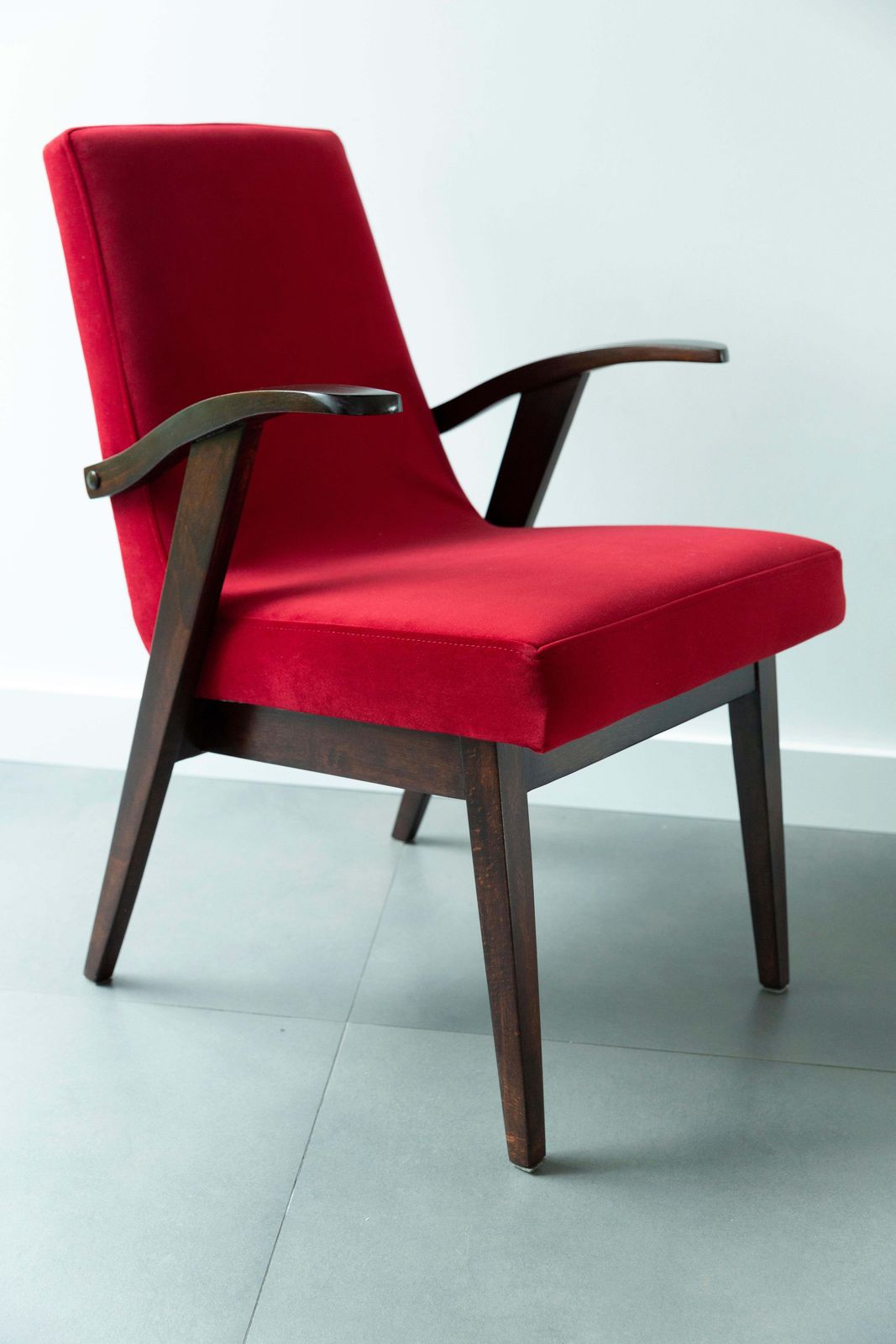 Vintage Rode Fauteuil Uit De 20e Eeuw, Ontworpen Door Mieczyslaw Puchala, Ca. Jaren 1960 photo for sale