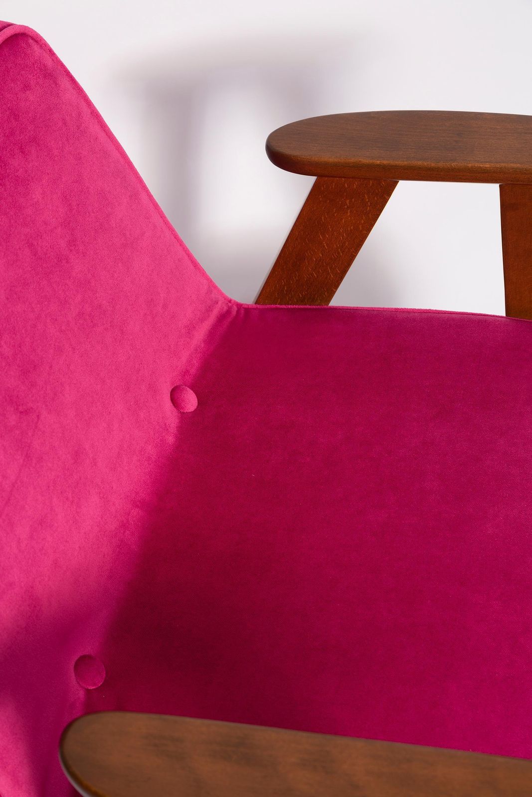 Mid Century 366 Fauteuil In Roze Fluweel, Door Jozef Chierowski, Europa, Ca. Jaren 1960 photo Meubels